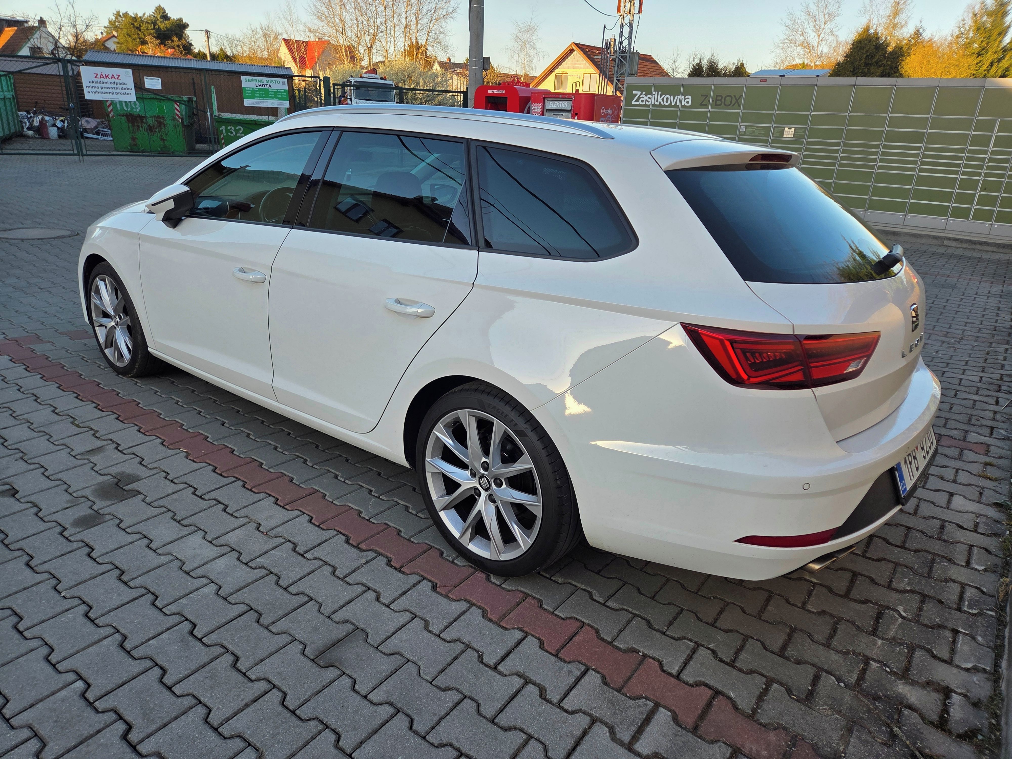 Seat Leon, Seat Leon FR ST 1.5 TSI 110kW - fotka 4