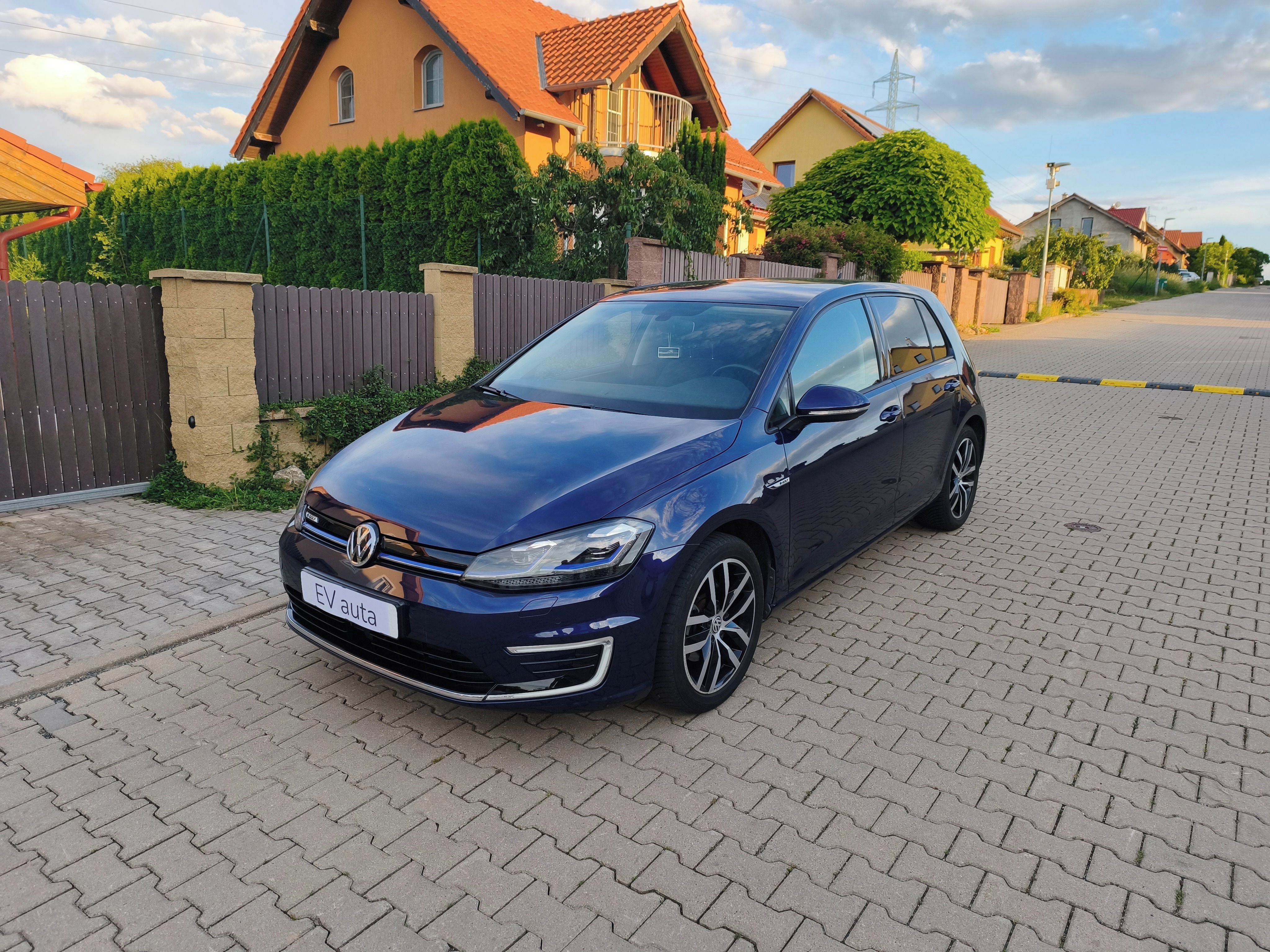 Volkswagen e-Golf, TČ*DigiKokp*Keyles*vyhřev*Kam