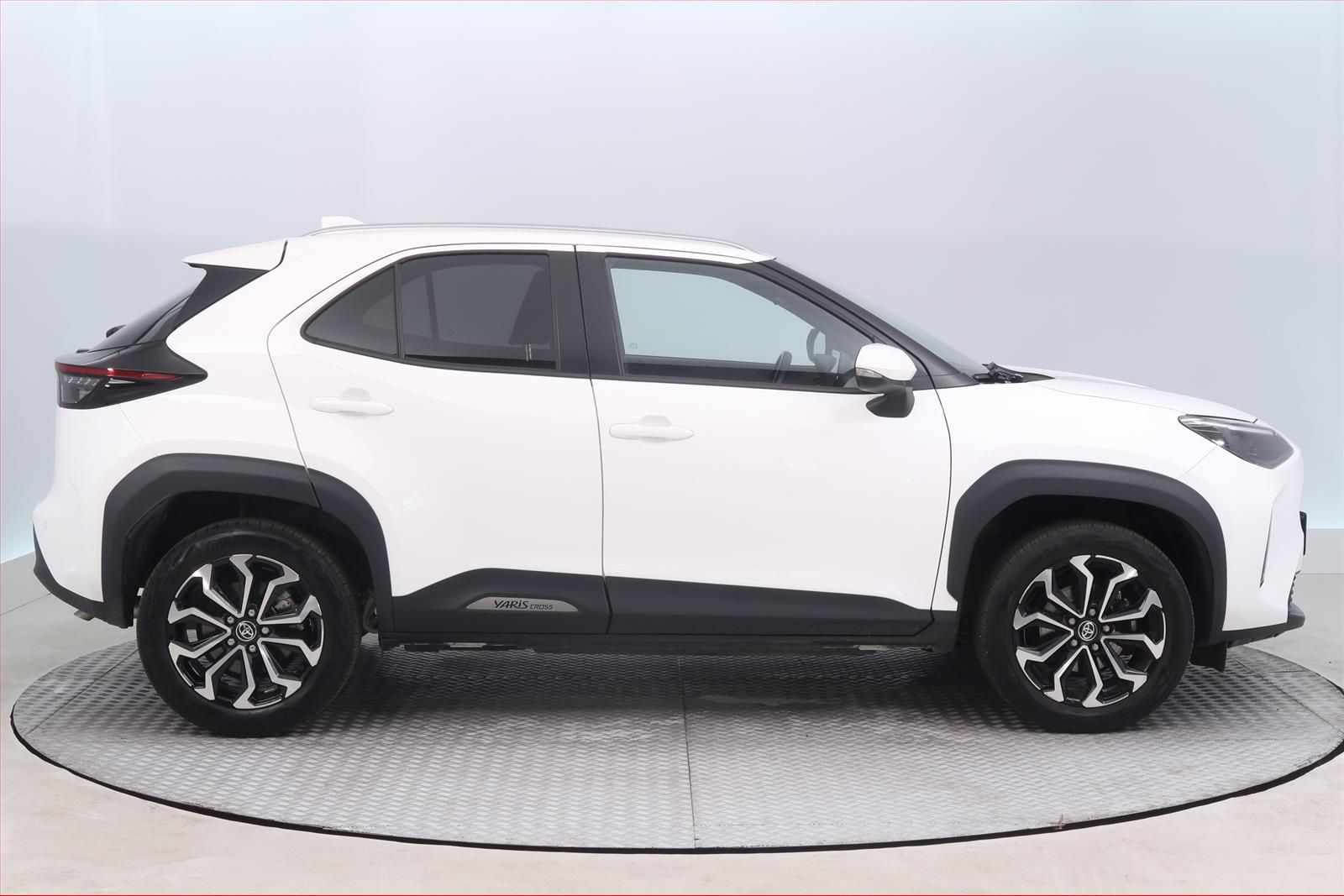 Toyota Yaris Cross, 1.5 VVT-i, Comfort, Serv.kniha - fotka 6
