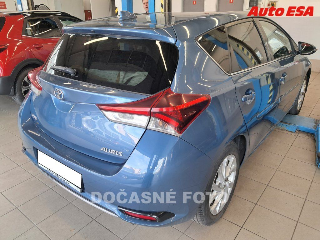 Toyota Auris, 1.2 i - fotka 2