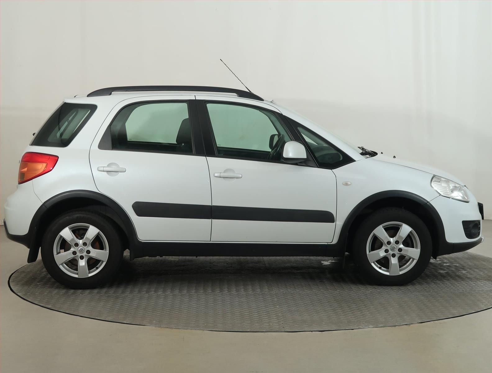 Suzuki SX4, 1.6 VVT, 4X4, ČR,1.maj - fotka 6