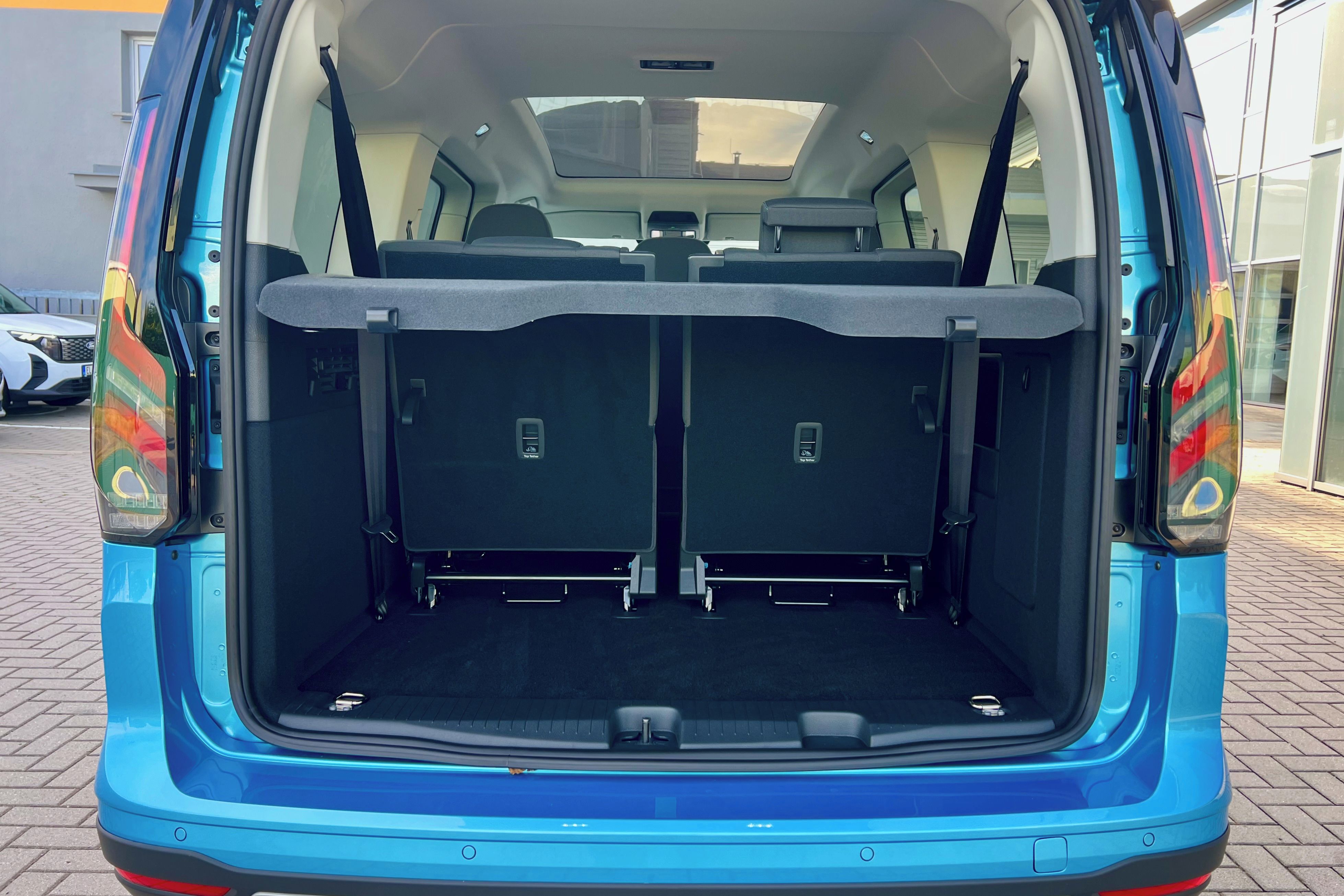 Ford Tourneo Connect, Grand 2.0 EcoBlue Active AWD - fotka 4
