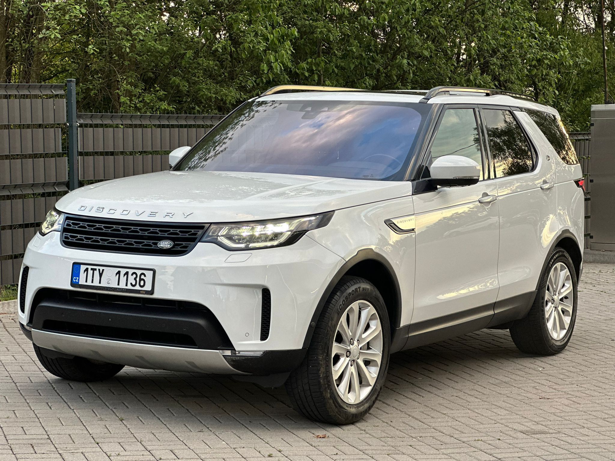 Land Rover Discovery, 3.0 V6 HSE BENZÍN 7 CESTUJÍCÍC