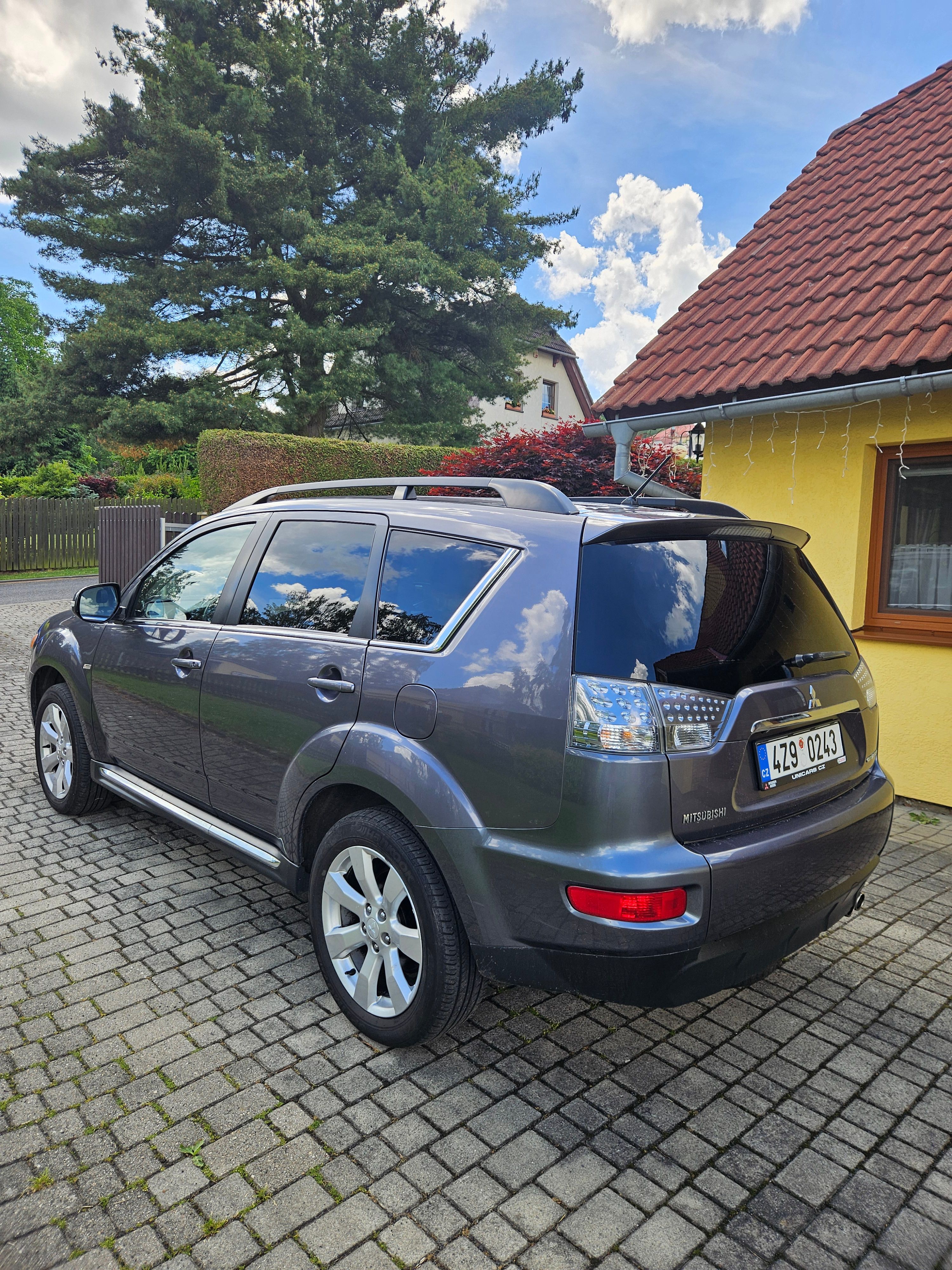 Mitsubishi Outlander, 2.2 DI-D, 130kW, 4x4 - fotka 4