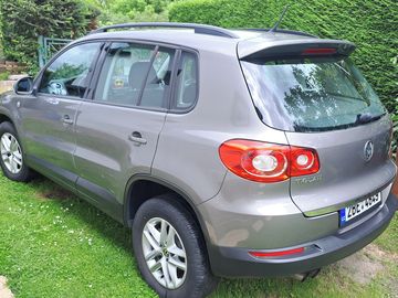 •	Motor: 1.4 TSI, 1 390 cm  •