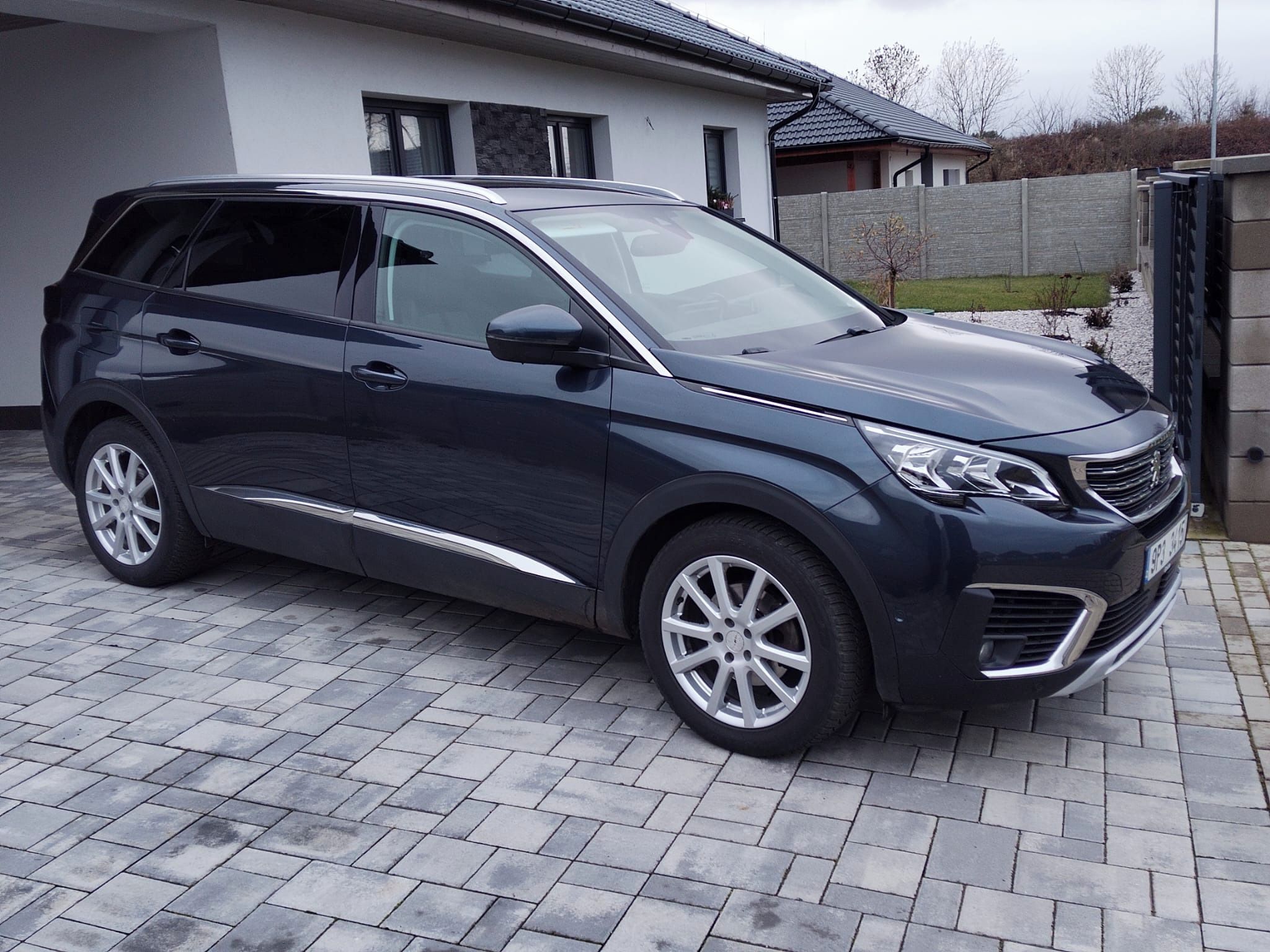 Peugeot 5008, 1.5 HDI 96kW ALLURE tažné z. - fotka 3