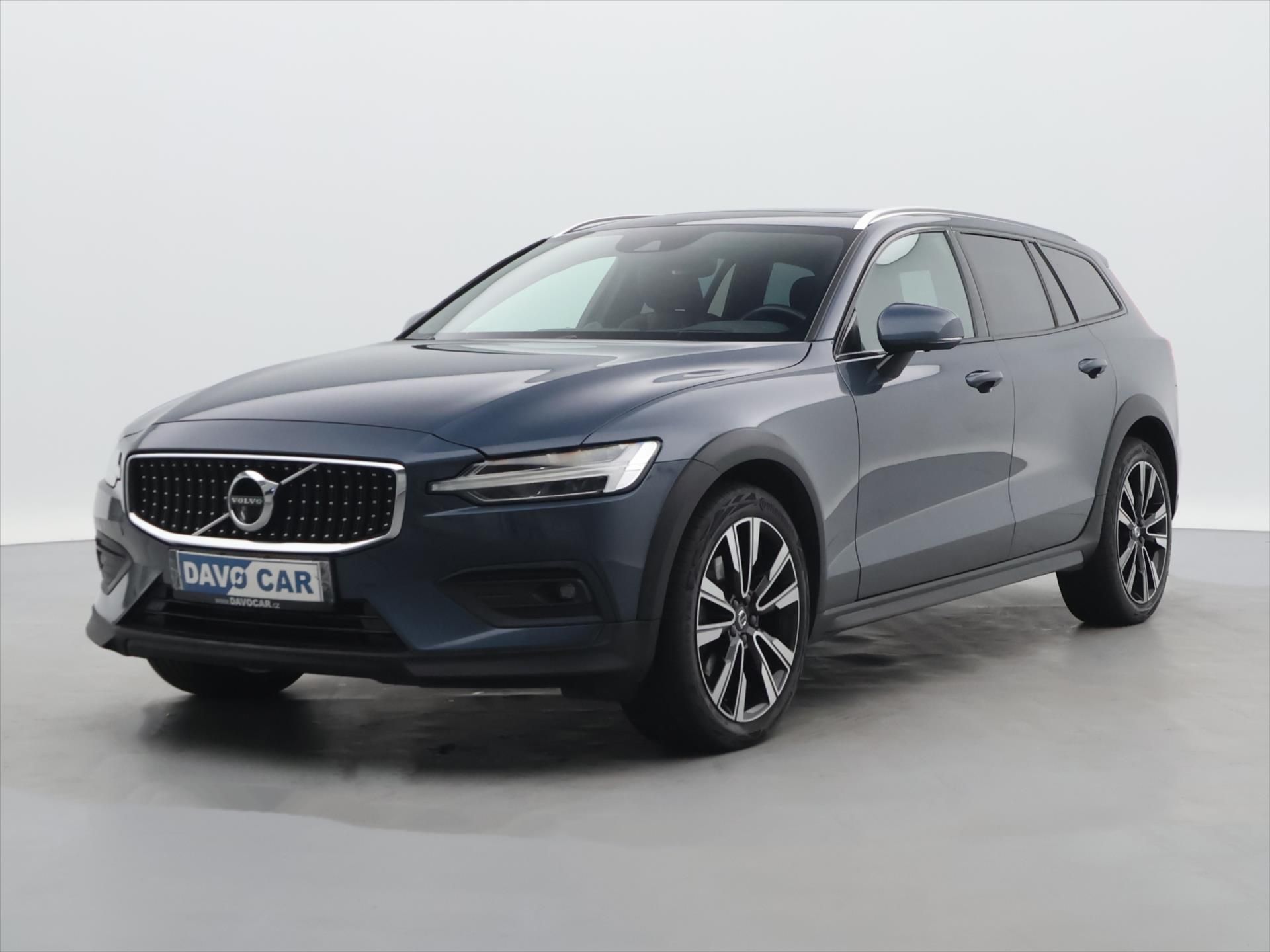 Volvo V60, Cross Country 2,0 145kW D4 4x4 - fotka 3