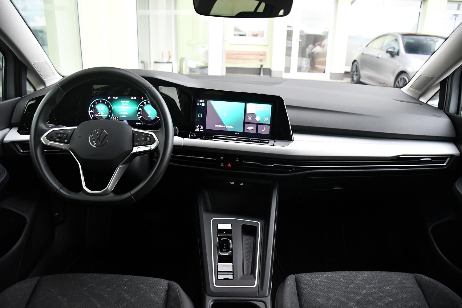 Volkswagen Golf, 1.5eTSi DSG LIFE ČR 1.MAJ - fotka 5