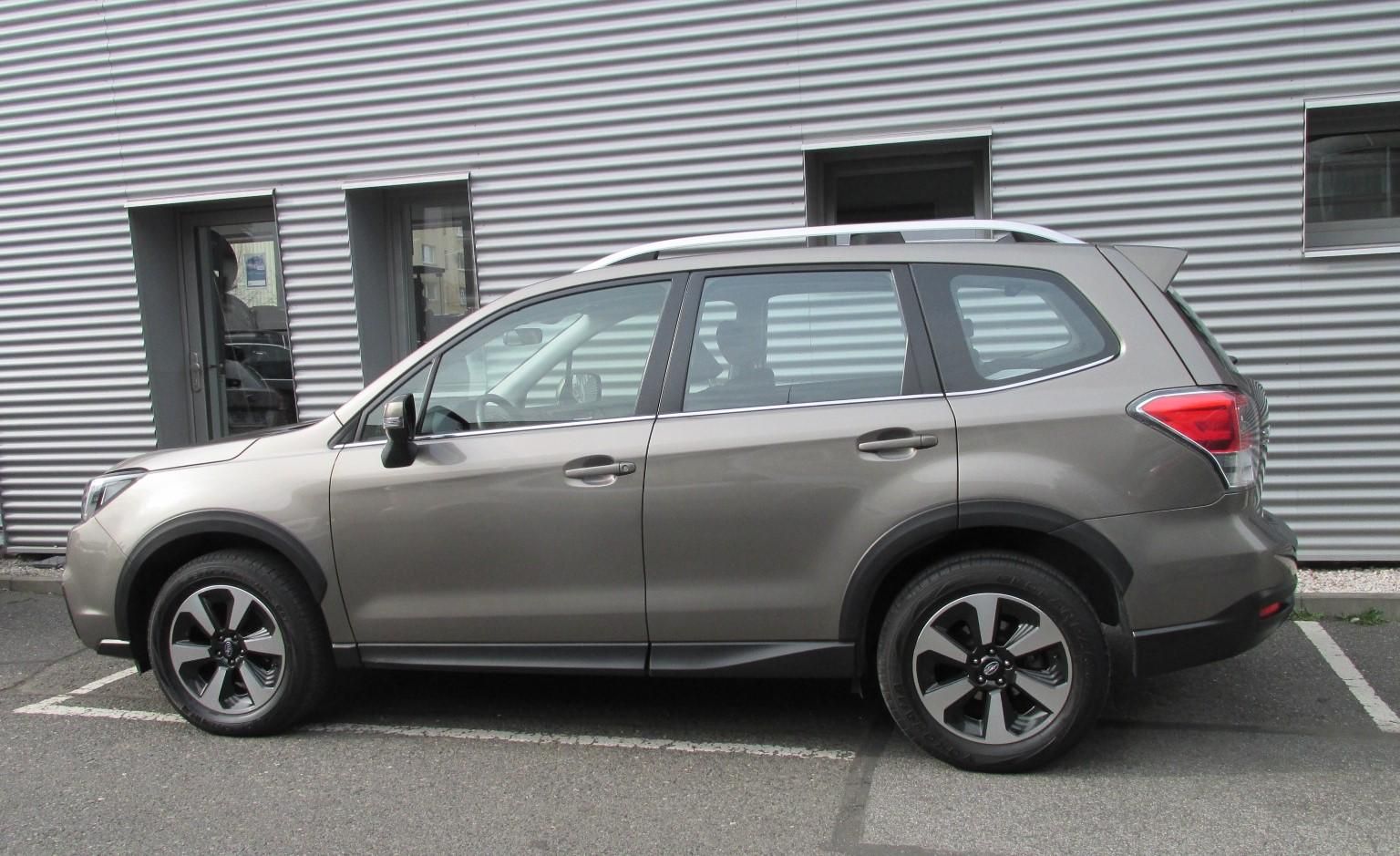 Subaru Forester, 2,0i Automat ČR - fotka 2
