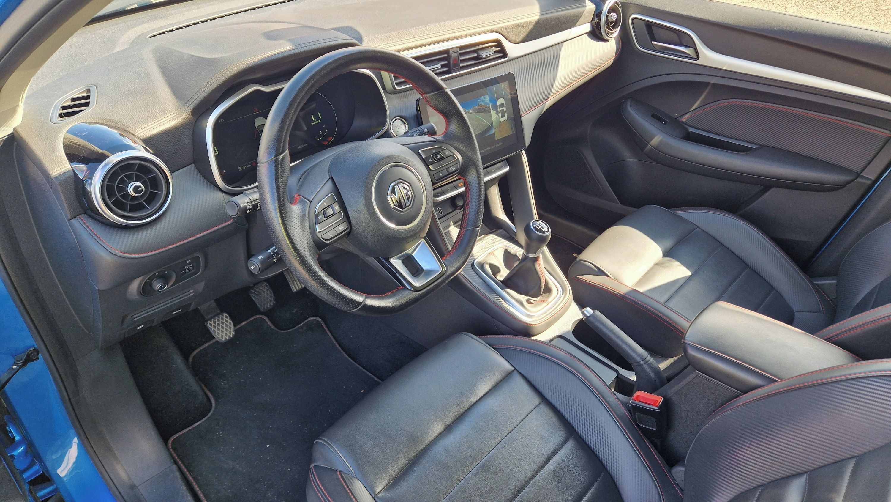 MG ZS, 1.0 TGI 6MT ELEGANCE 2WD - fotka 6