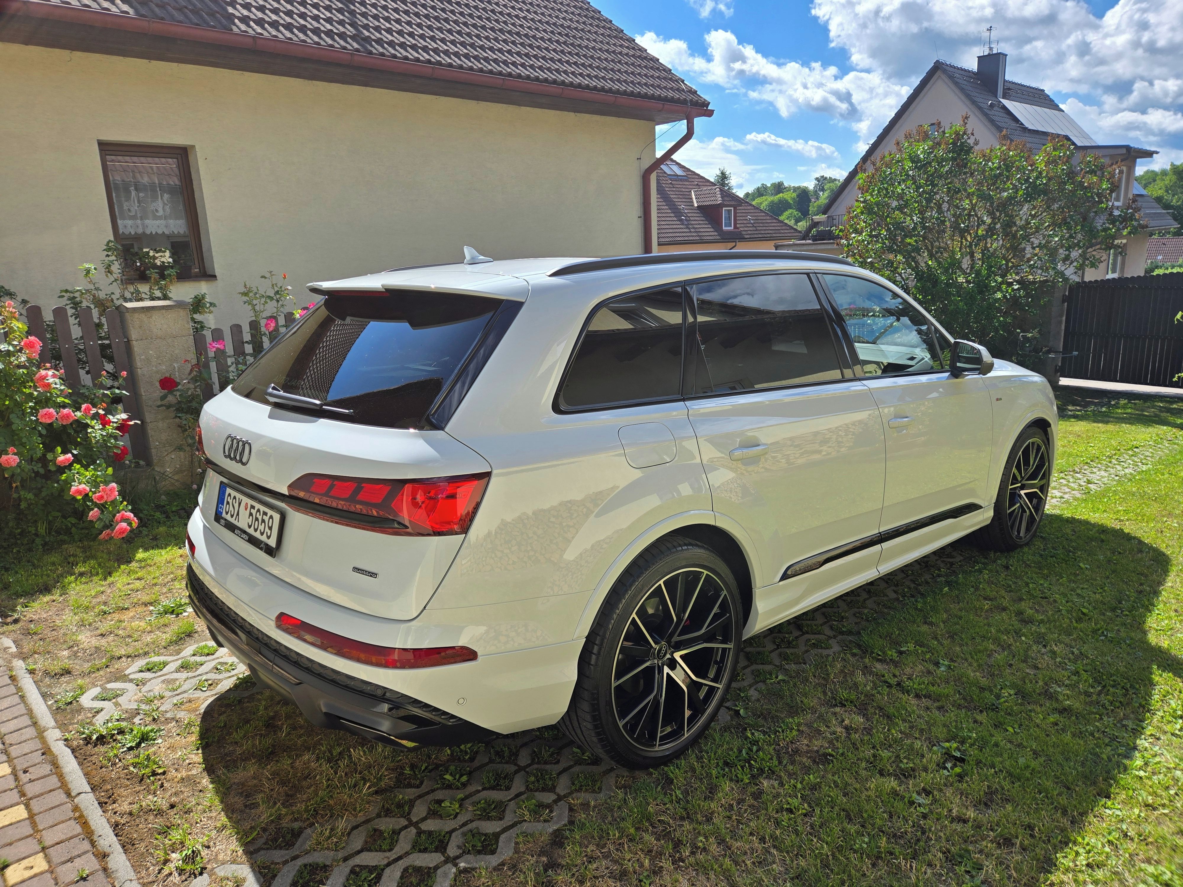 Audi Q7, 210Kw,laser,BaB,hedap,panorama - fotka 3