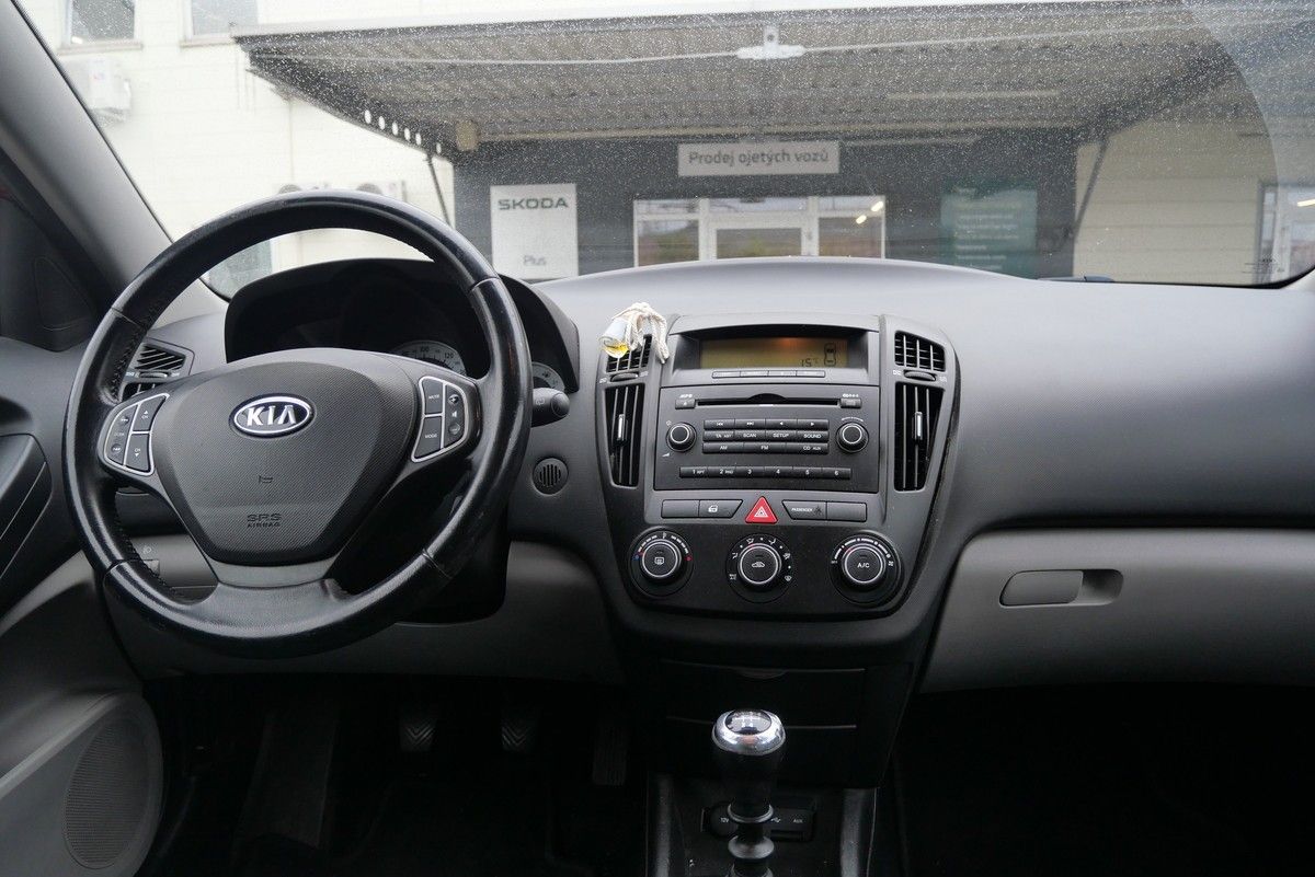 Kia Cee´d, 1.4i 80 kW - fotka 5