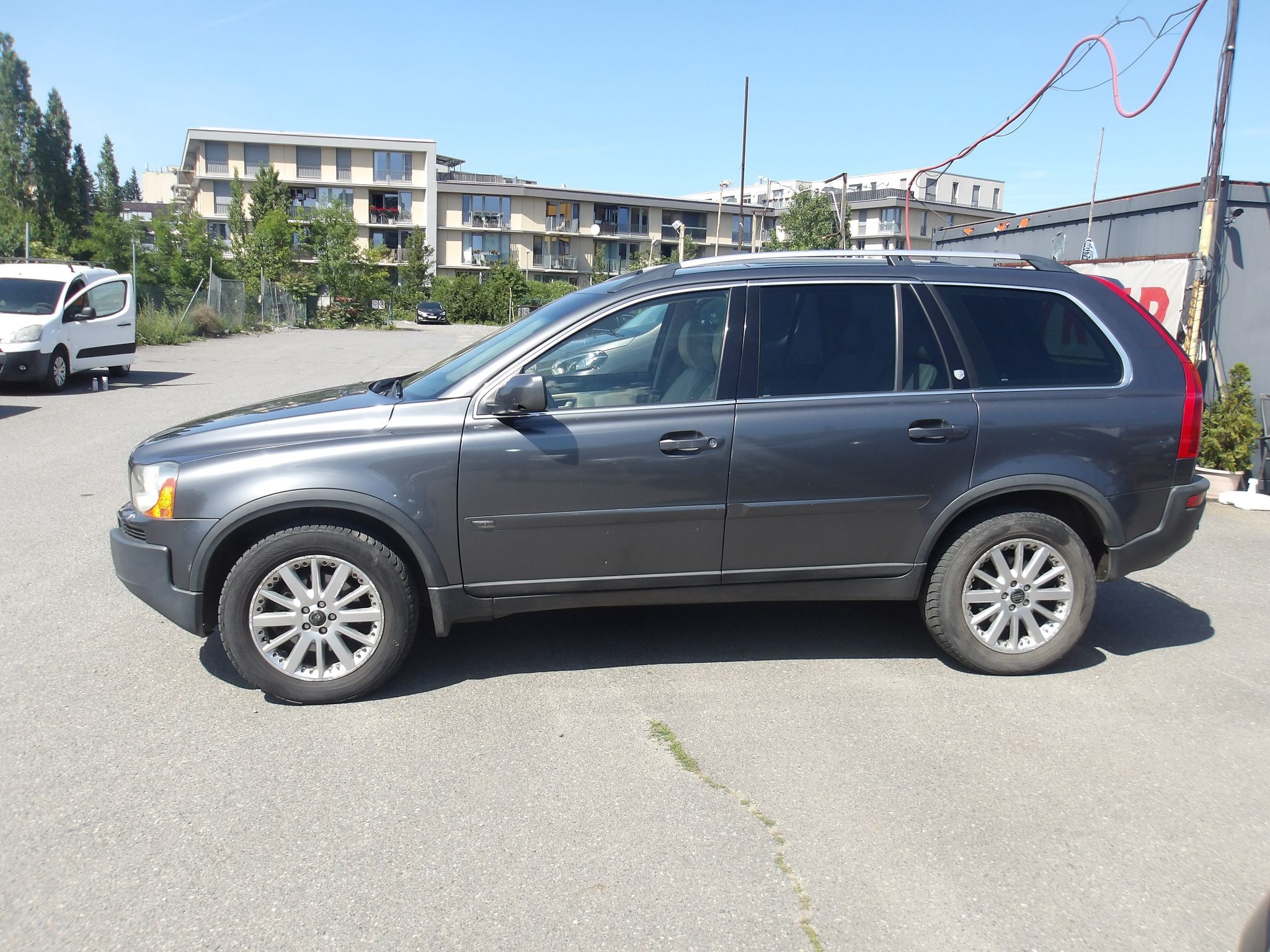 Volvo XC90, 2,4D 120kW ! AUT ! - fotka 3