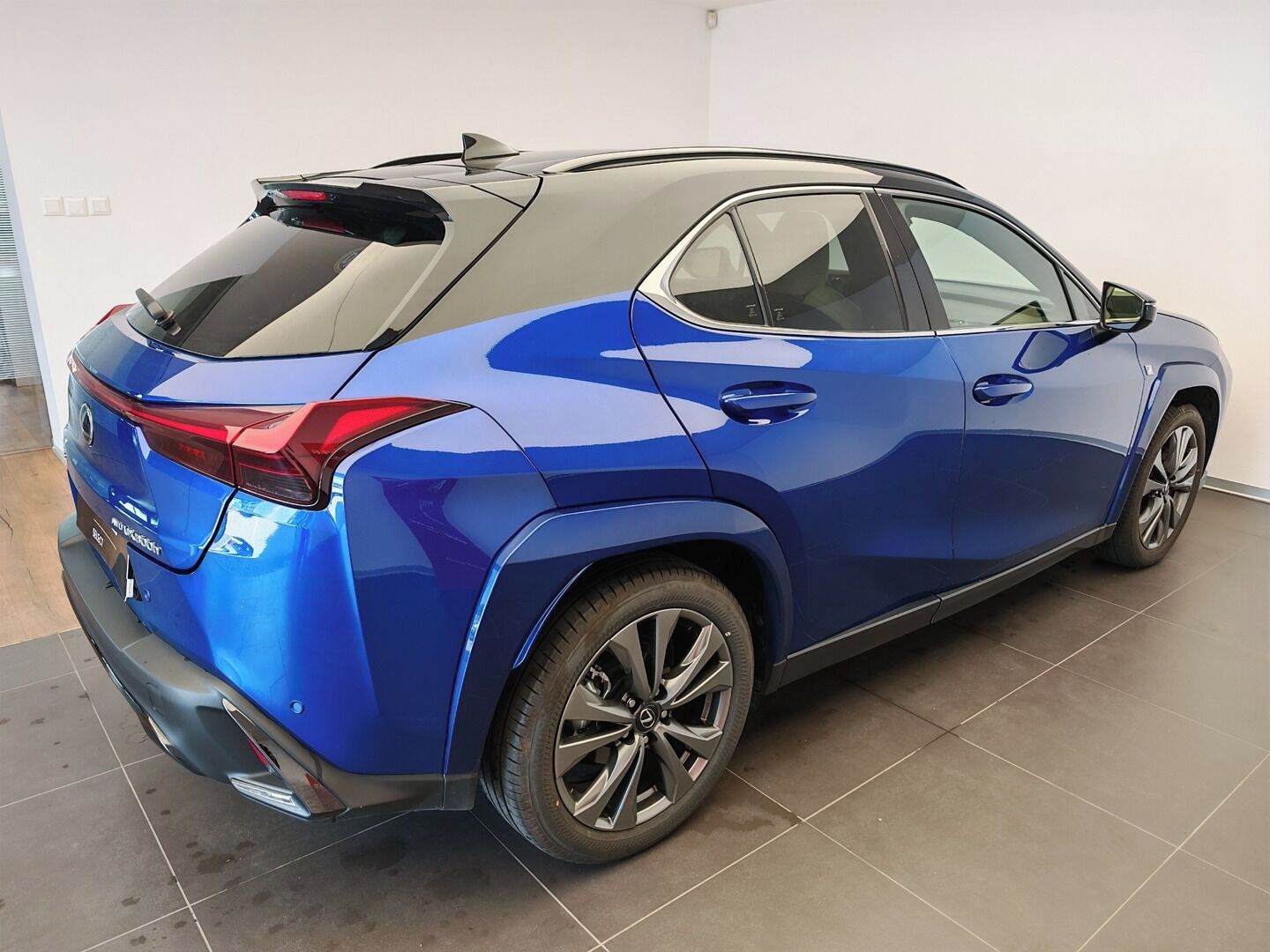 Lexus UX 300h, 300h 4×4  F Sport Plus - fotka 4