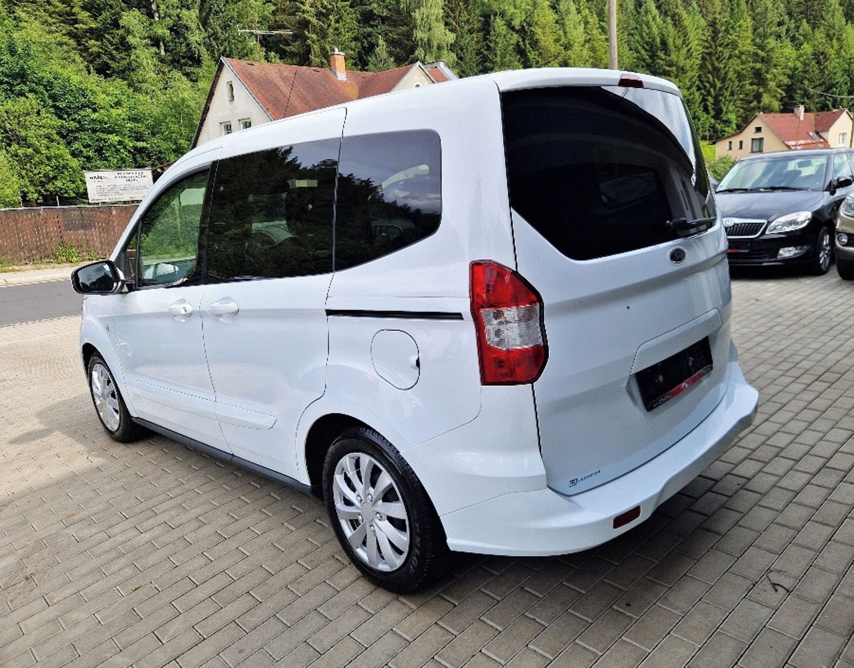 Ford Tourneo Courier, 1.5 TDCi (75 kW) TREND - fotka 3