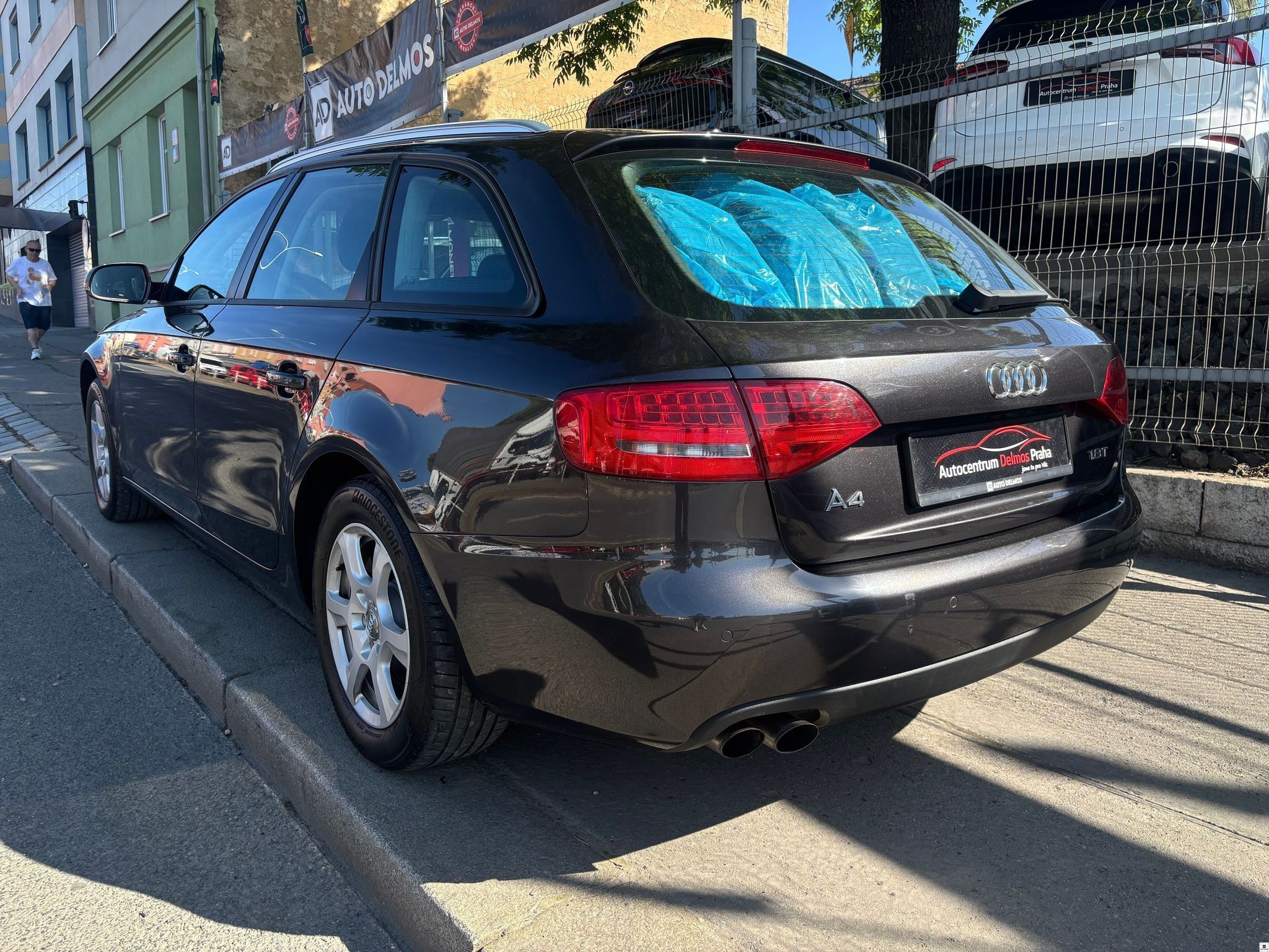 Audi A4, 1.8TSi/2010/S.KNIHA-MAN6-2.MAJ - fotka 3