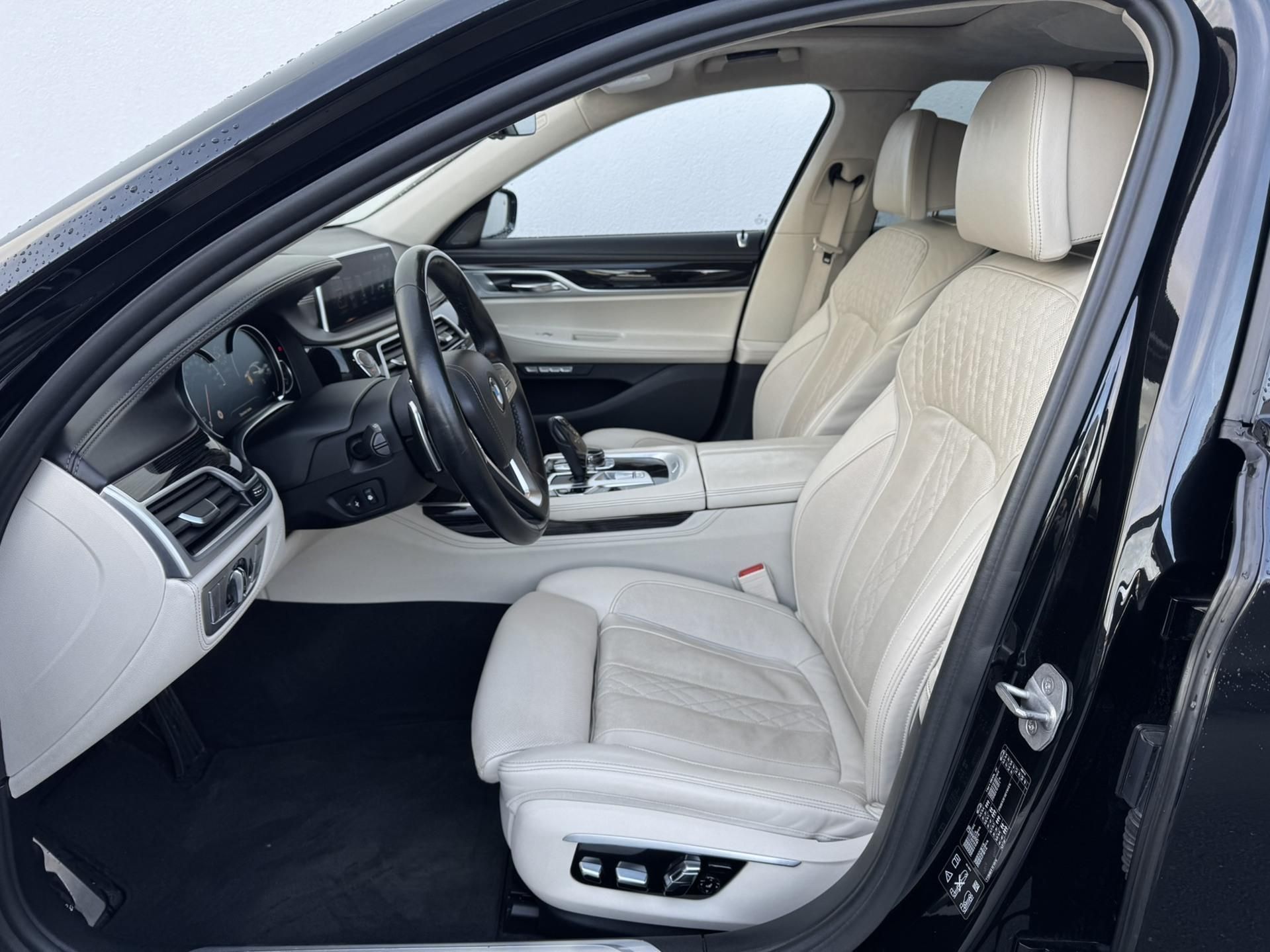 BMW Řada 7, 740d xDrive Mpaket Pure Excela - fotka 6