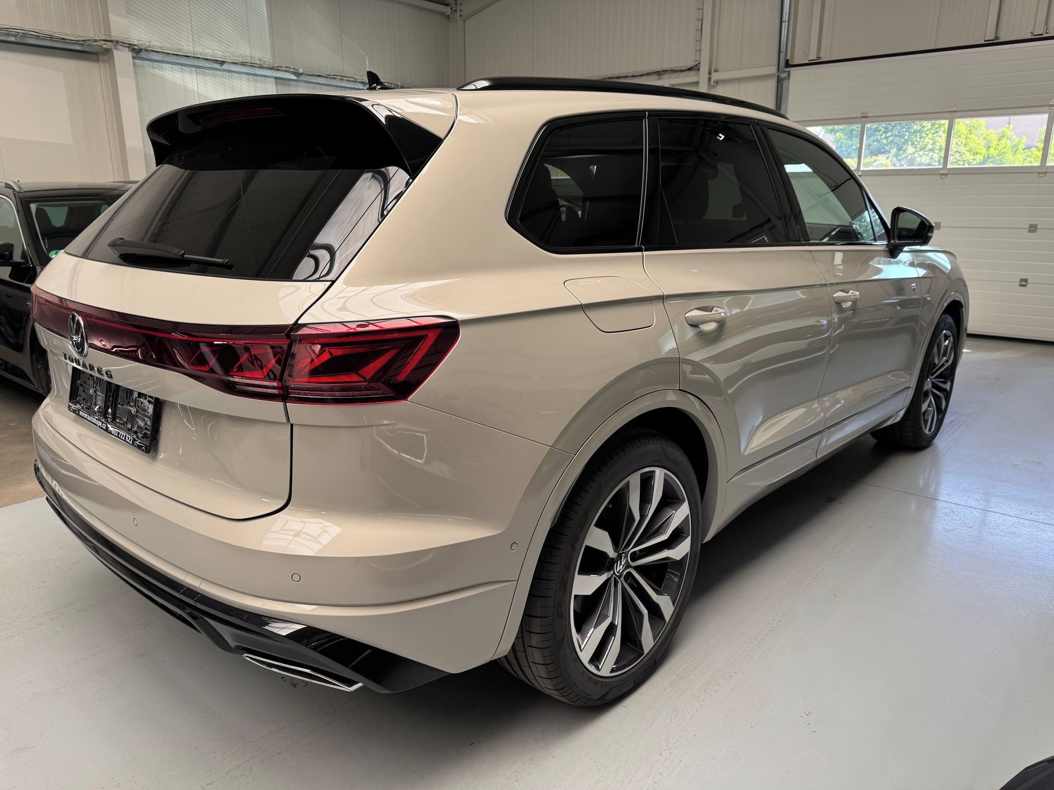 Volkswagen Touareg, 3.0 TDI 4Motion R-Line - fotka 6