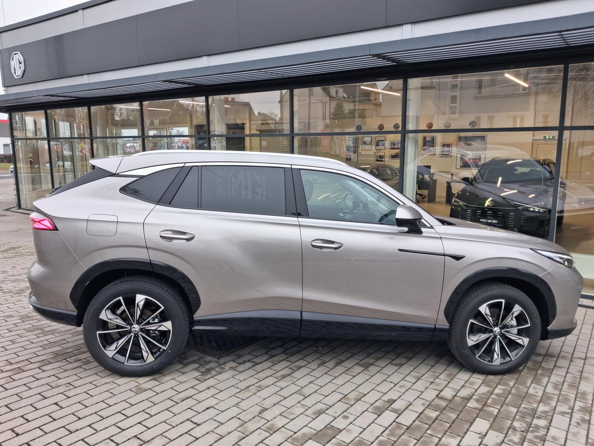 MG HS, EXCLUSIVE 1.5TGI 125kW 7DCT - fotka 5