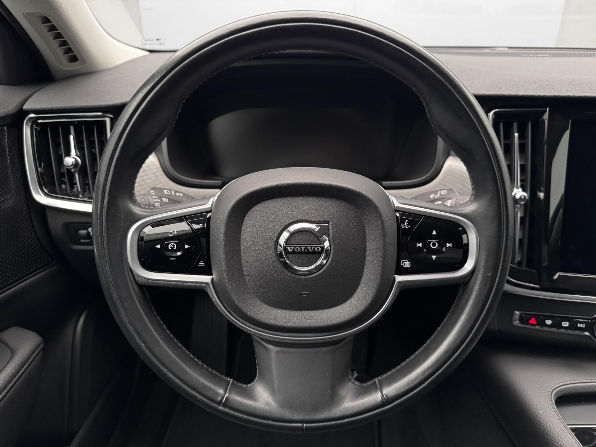 Volvo V90, B4 MOMENTUM AUT 1.maj - fotka 3
