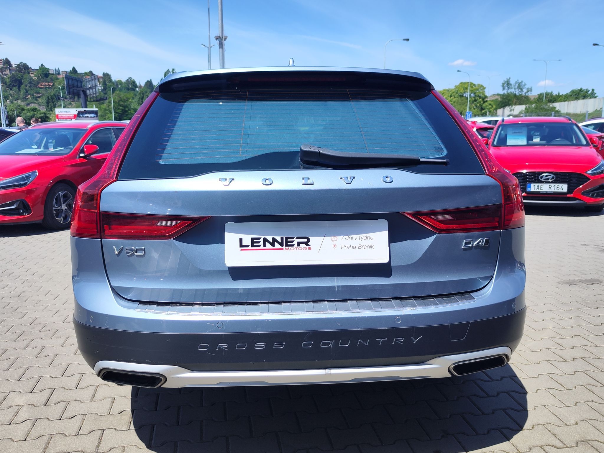 Volvo V90, D4 2.0/140kW Momentum AT - fotka 6