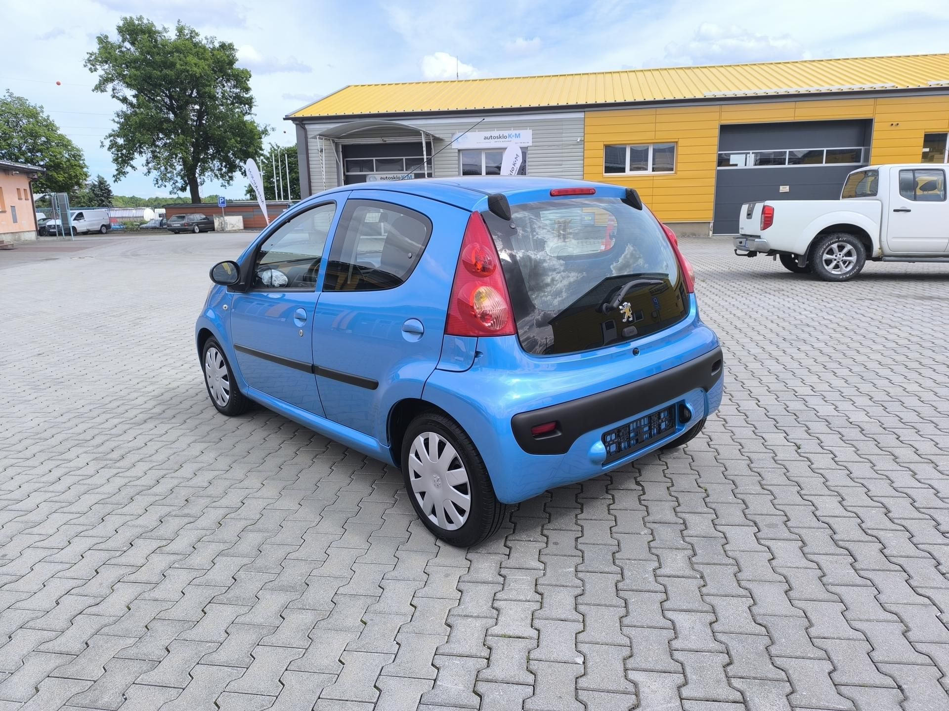 Peugeot 107, 1.0 KLIMA, DOLOŽENÉ KM - fotka 5