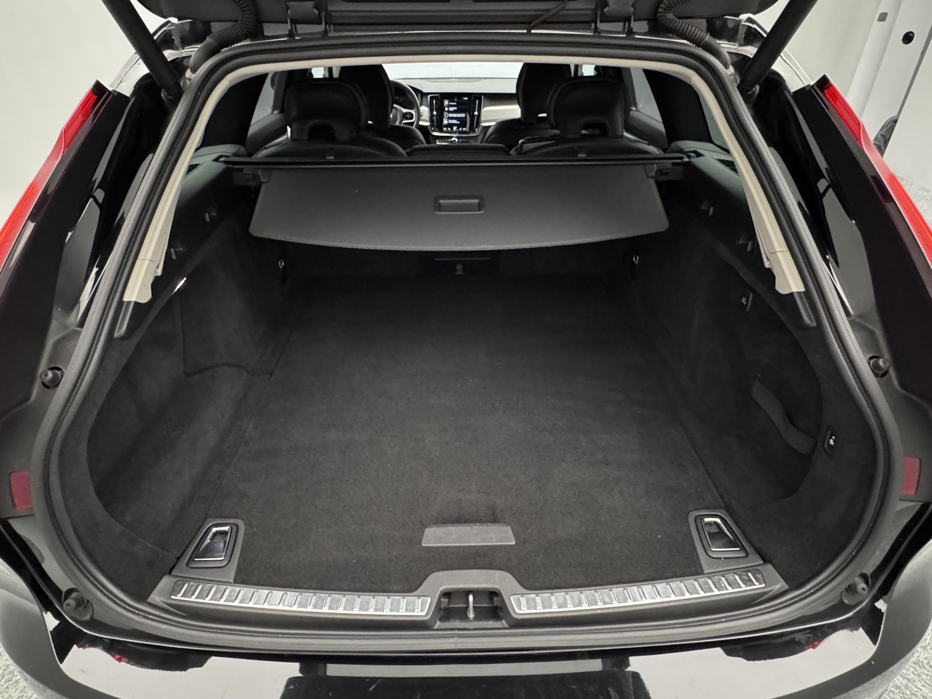 Volvo V90, B4 MOMENTUM AUT 1.maj - fotka 5