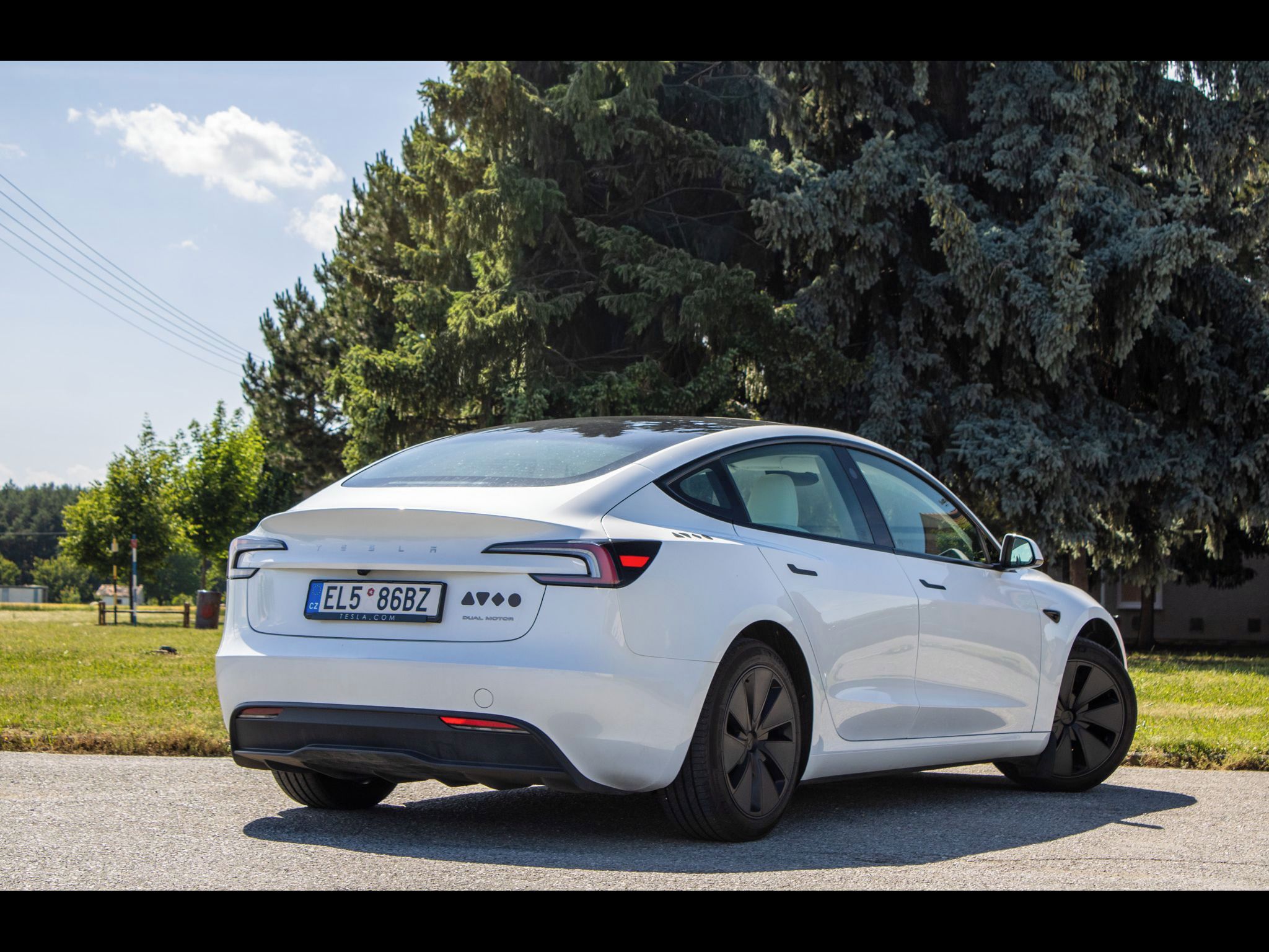 Tesla Model 3 - fotka 5