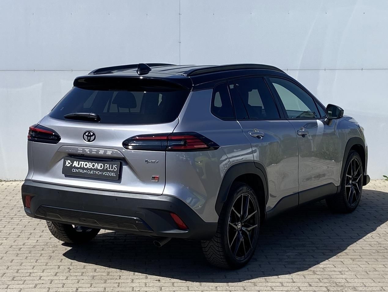 Toyota Corolla Cross, 2.0 HSD e-CVT GR-Sport - fotka 2