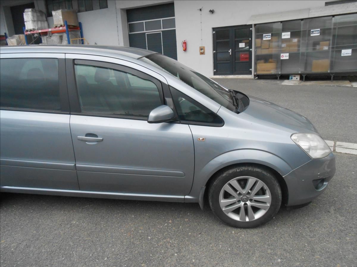Opel Zafira, 1,6 i 85Kw - fotka 4