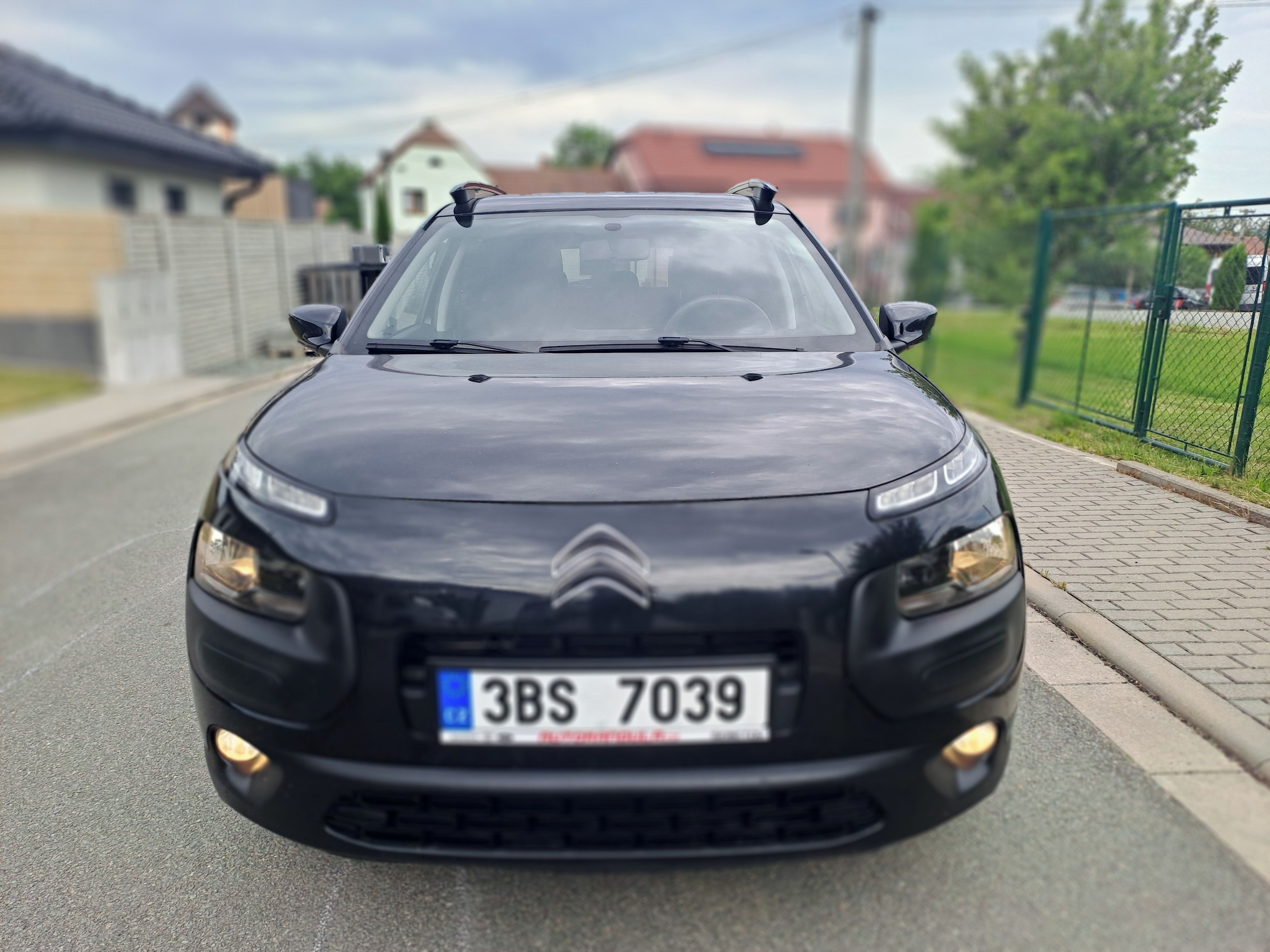 Citroën C4, CACTUS,KRÁSNÝ, VYBAVENÝ! - fotka 2