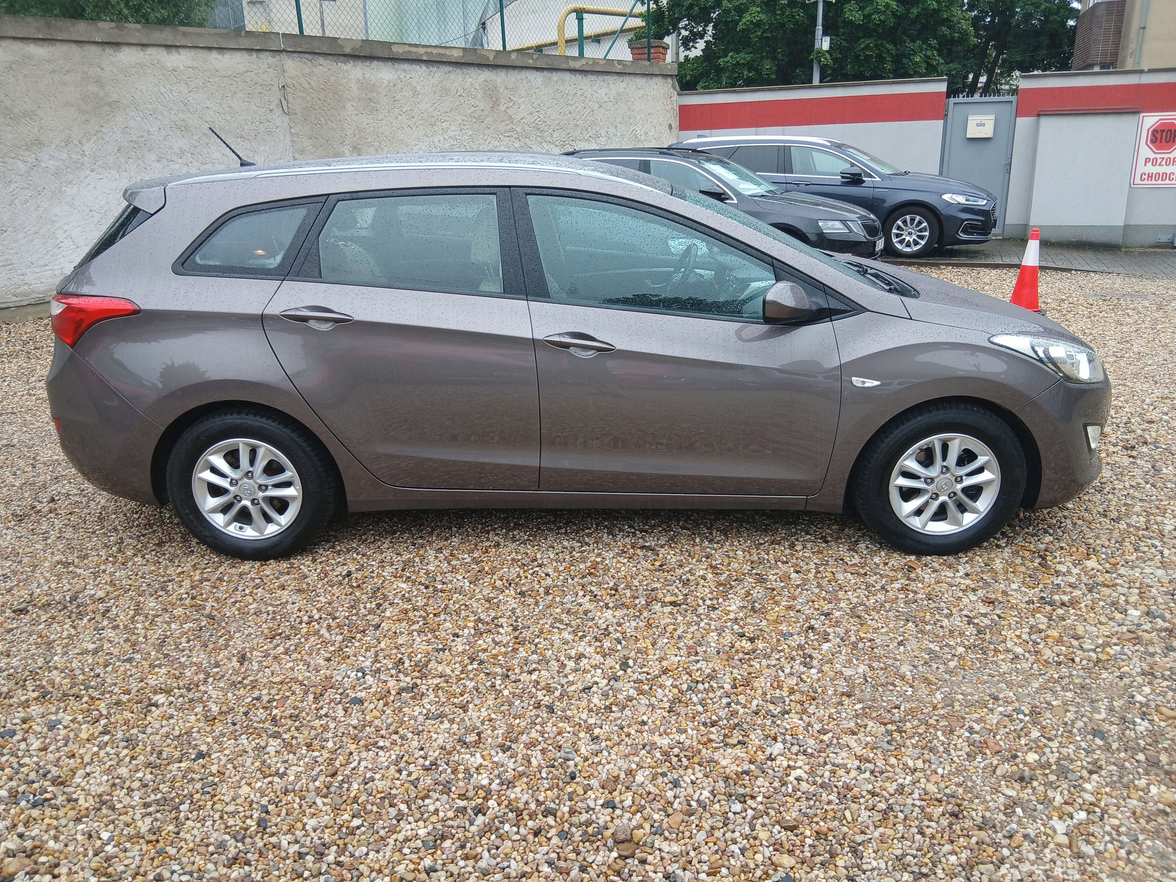 Hyundai i30, 1.6MPi 88KW Kombi, Nové v ČR - fotka 4