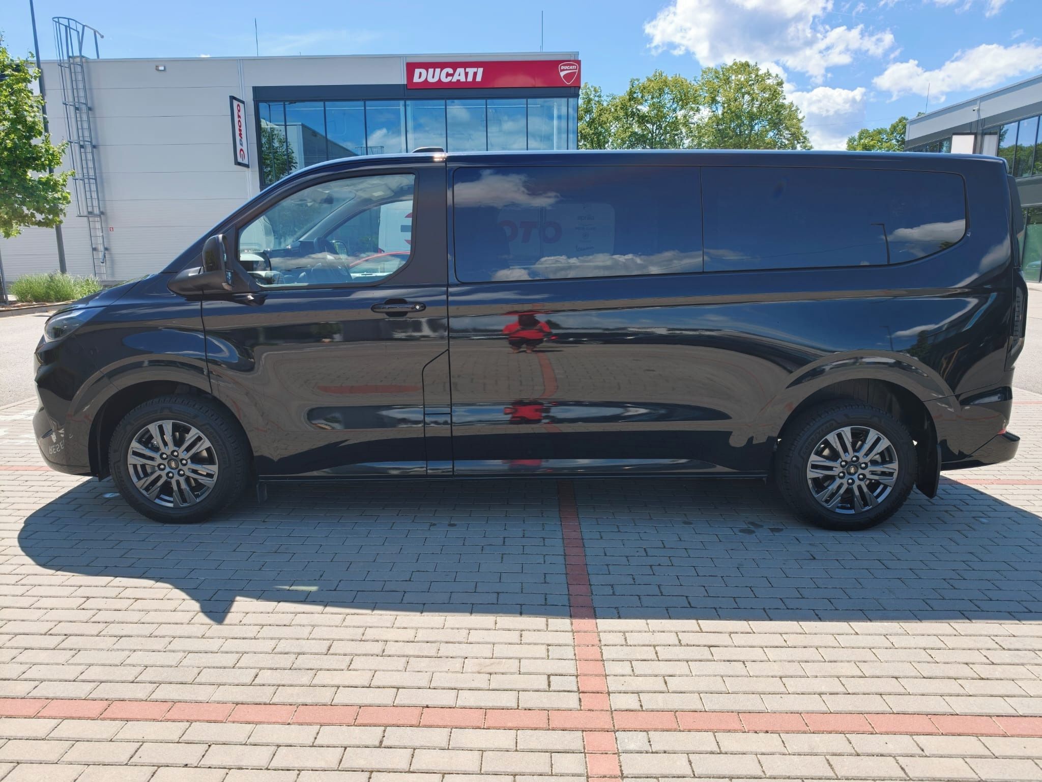 Ford Tourneo Custom, Titanium L2 Aut. 9 mist - fotka 6