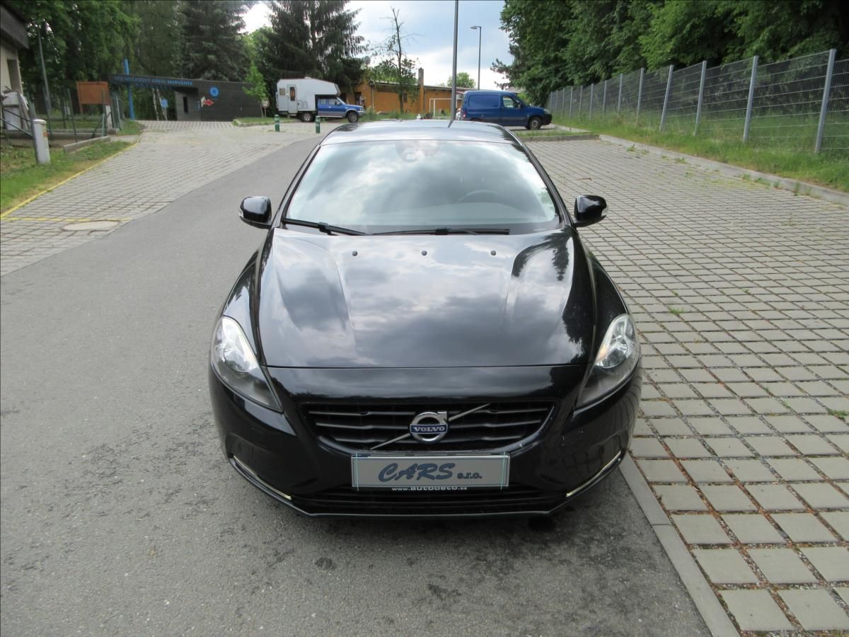 Volvo V40, 1,6 D D2, 84Kw, Klima, park.sy - fotka 3