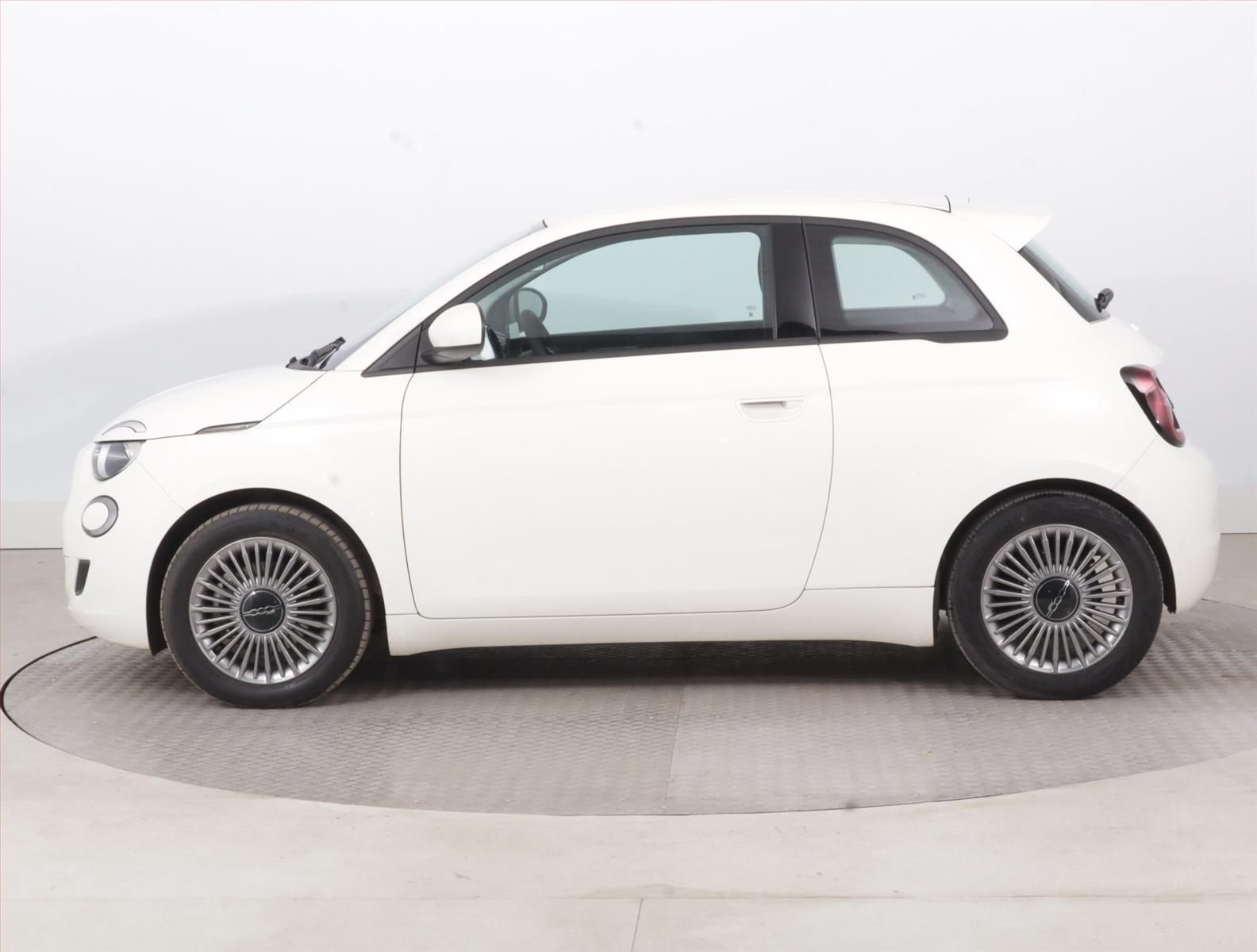 Fiat 500E, 42 kWh, Automat, Navi - fotka 3