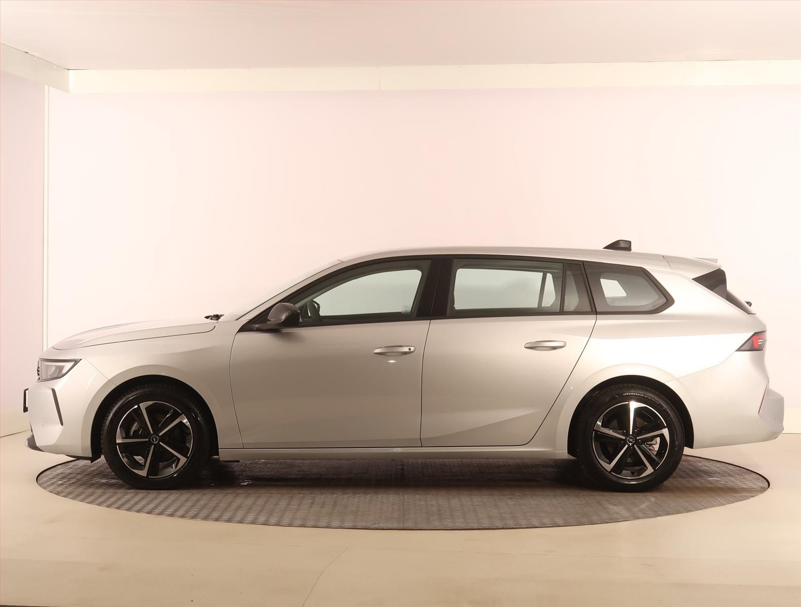 Opel Astra, 1.2 Turbo, Edition - fotka 3