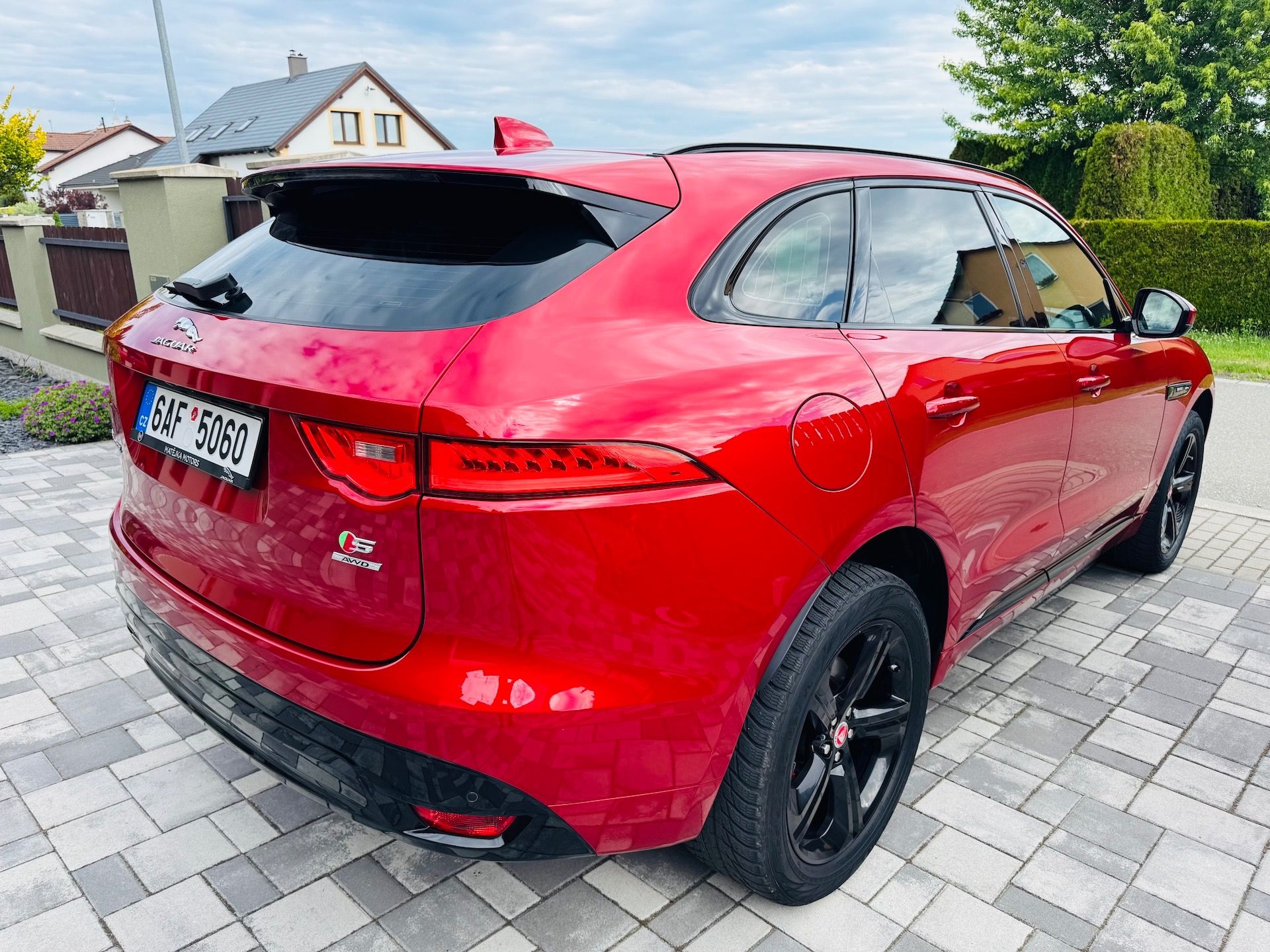 Jaguar F-Pace, 2.0d S-sport ČR !!85.000km!! - fotka 3