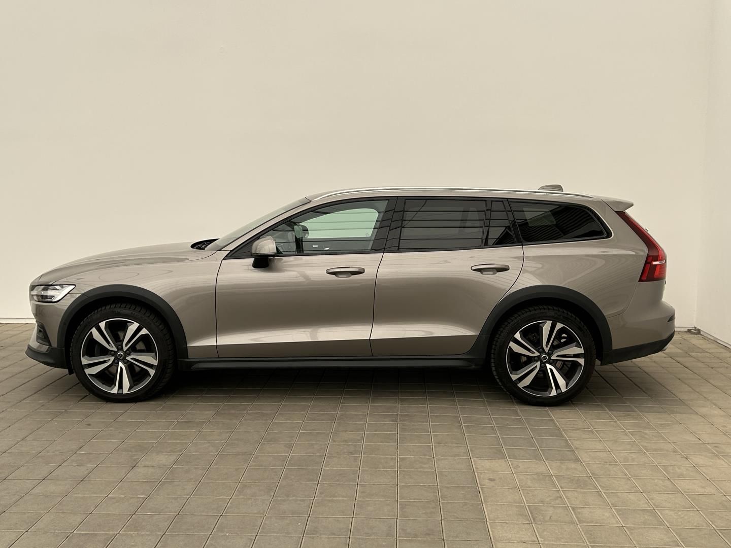 Volvo V60, 2.0B4 145kW 4x4  Cross Country - fotka 3