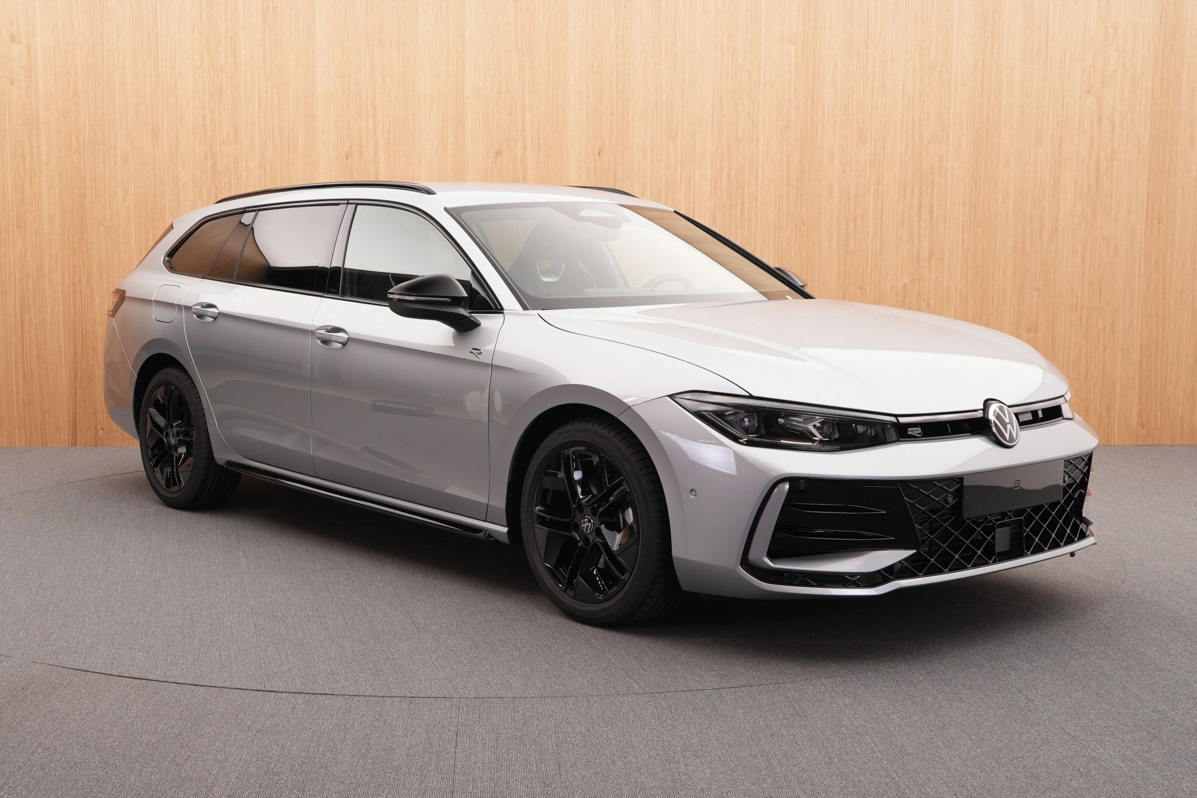Volkswagen Passat, R-Line 2.0 TDI DSG - fotka 6