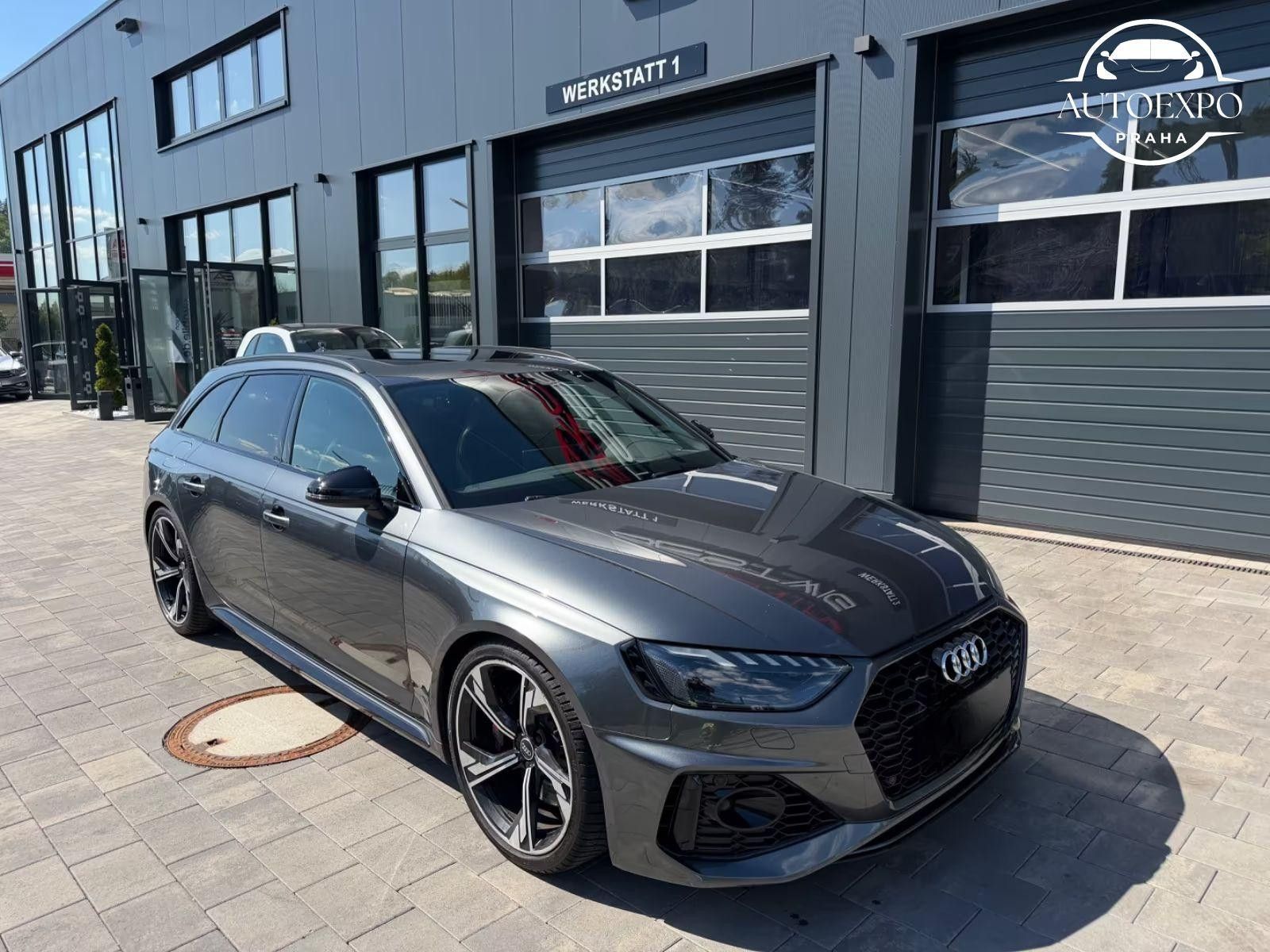 Audi RS4, Avant Quattro*1.HAND*PANO*B&O* - fotka 2