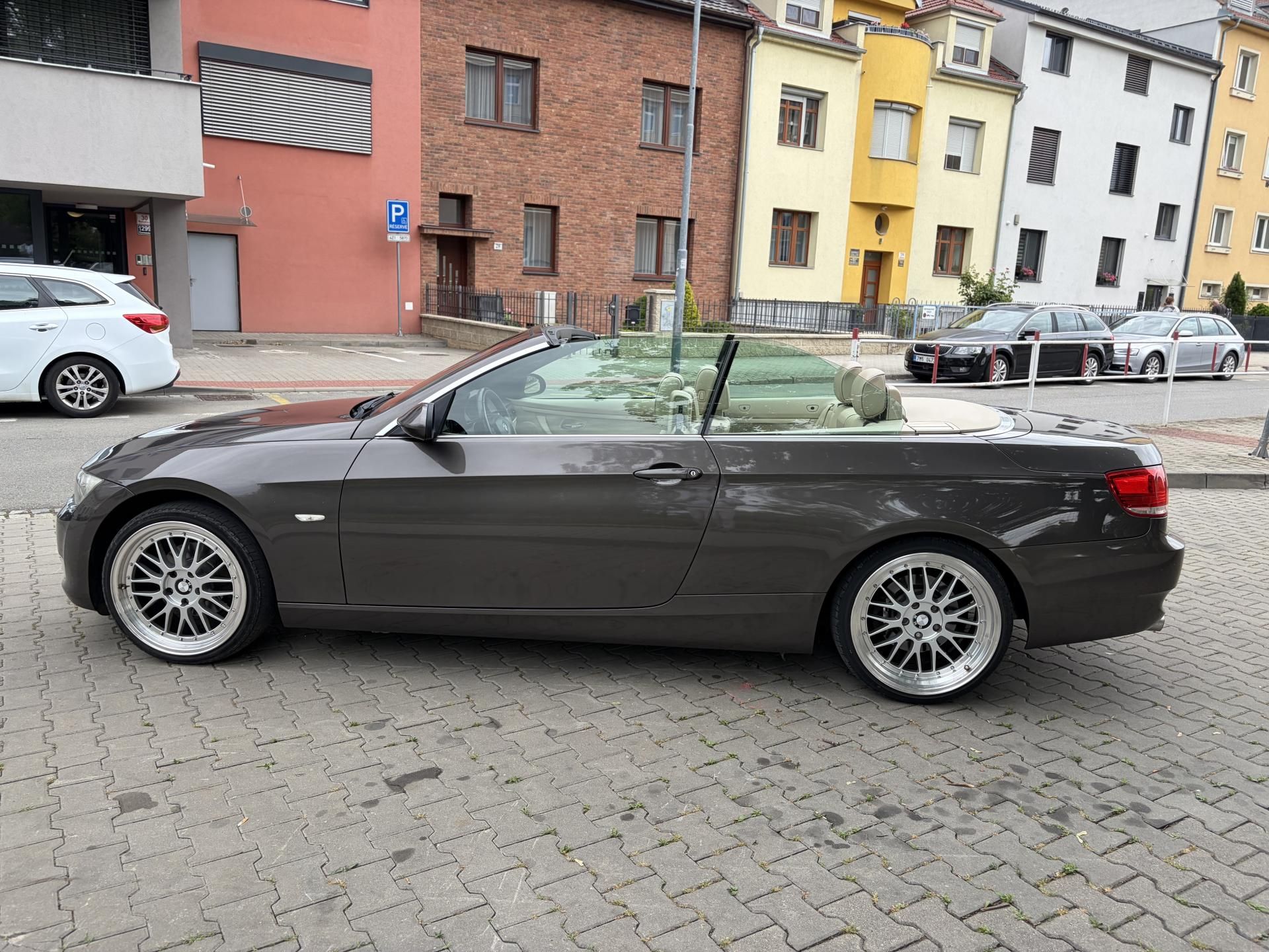 BMW Řada 3, 320i Kabriolet - fotka 4
