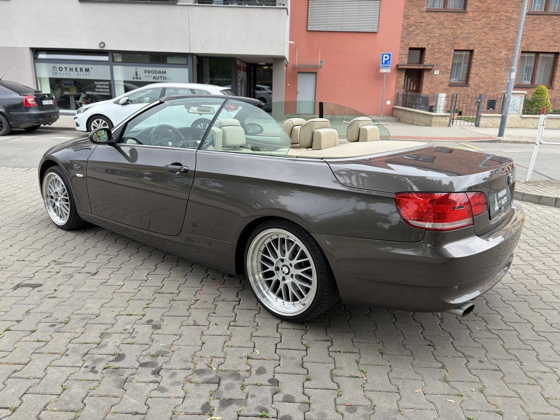 BMW Řada 3, 320i Kabriolet - fotka 5
