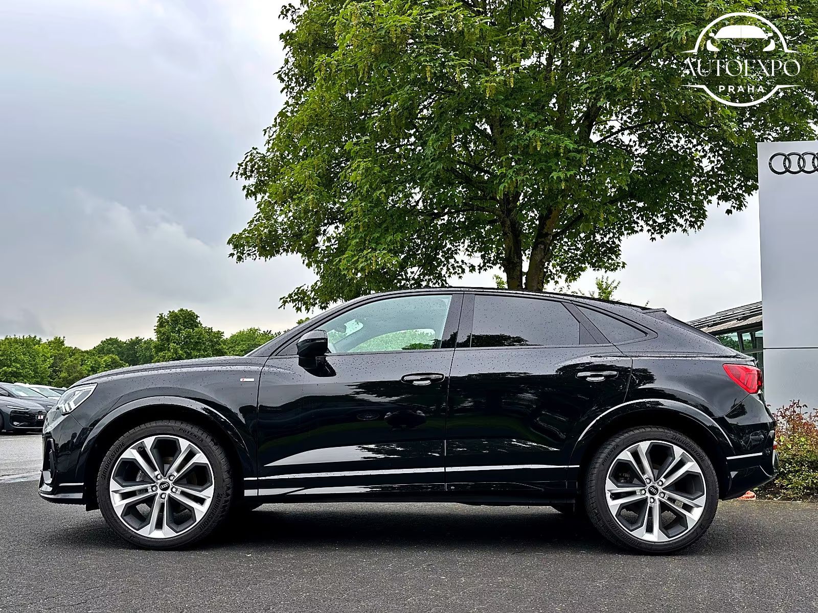 Audi Q3, Sportback 35TFSI S LINE BLACK - fotka 4