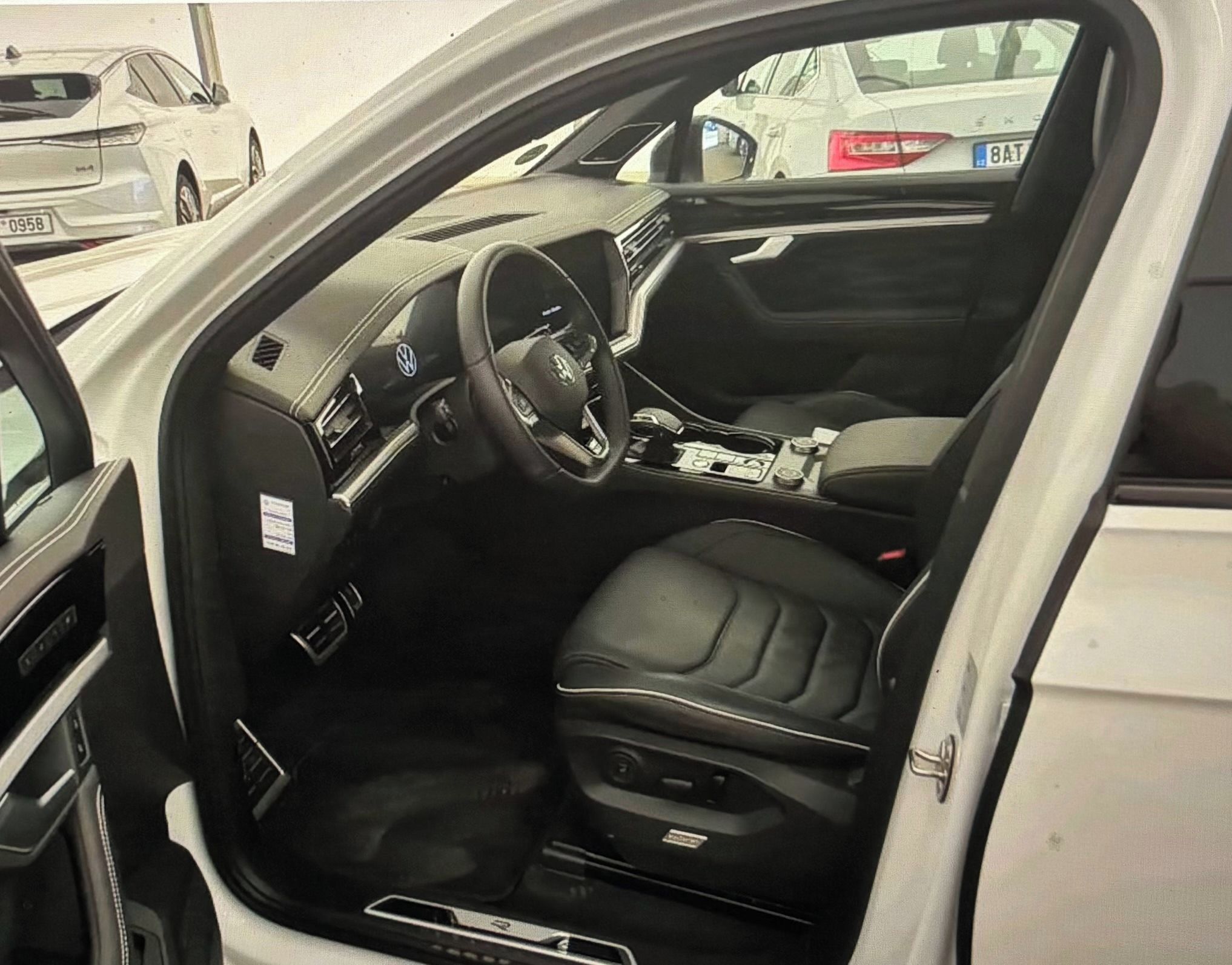 Volkswagen Touareg, 3.0 Tsi,R-Line,tažné,nez top - fotka 3