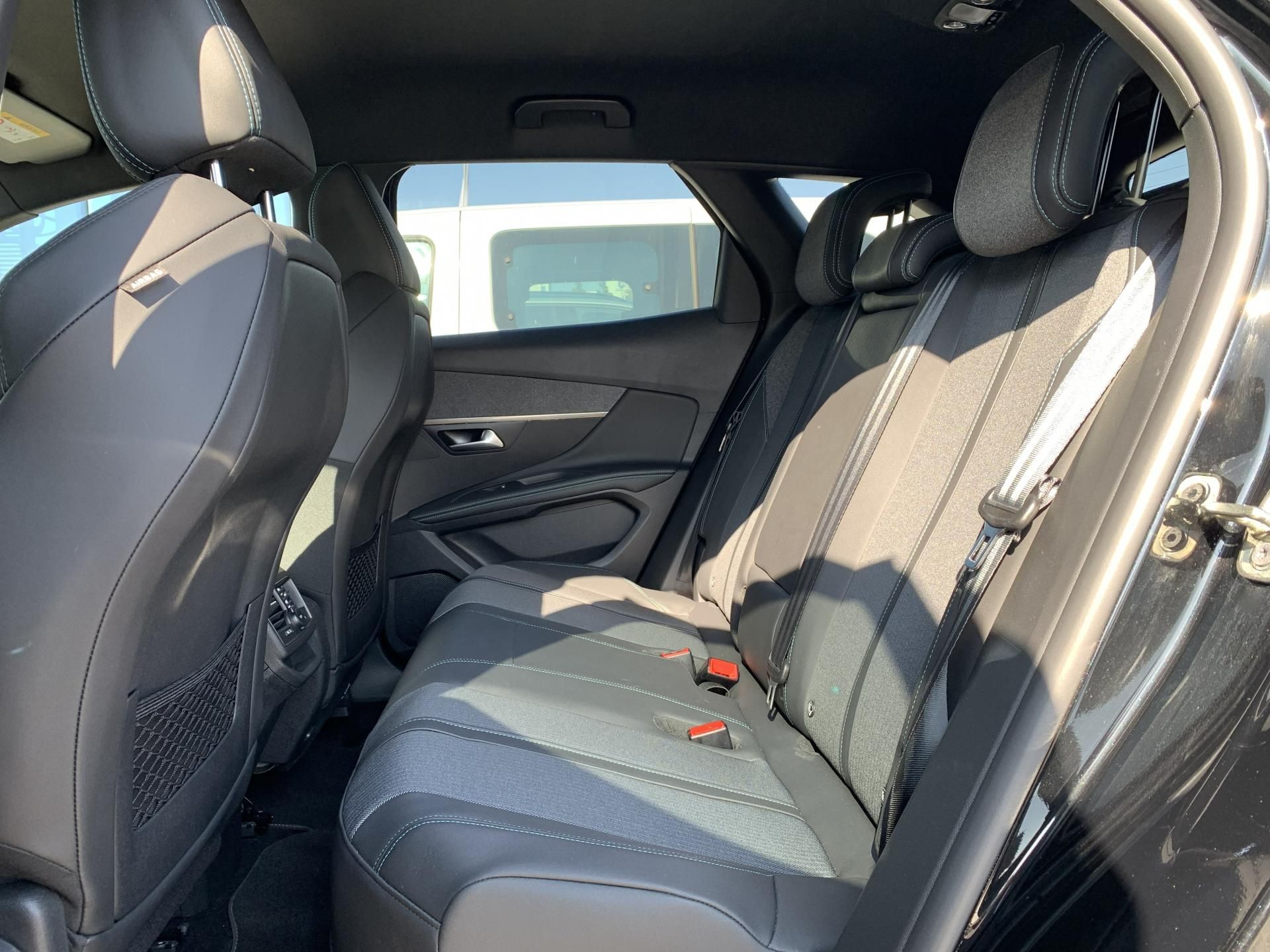 Peugeot 3008, ALLURE PACK 1.6 PHEV 165kW AT8 - fotka 6