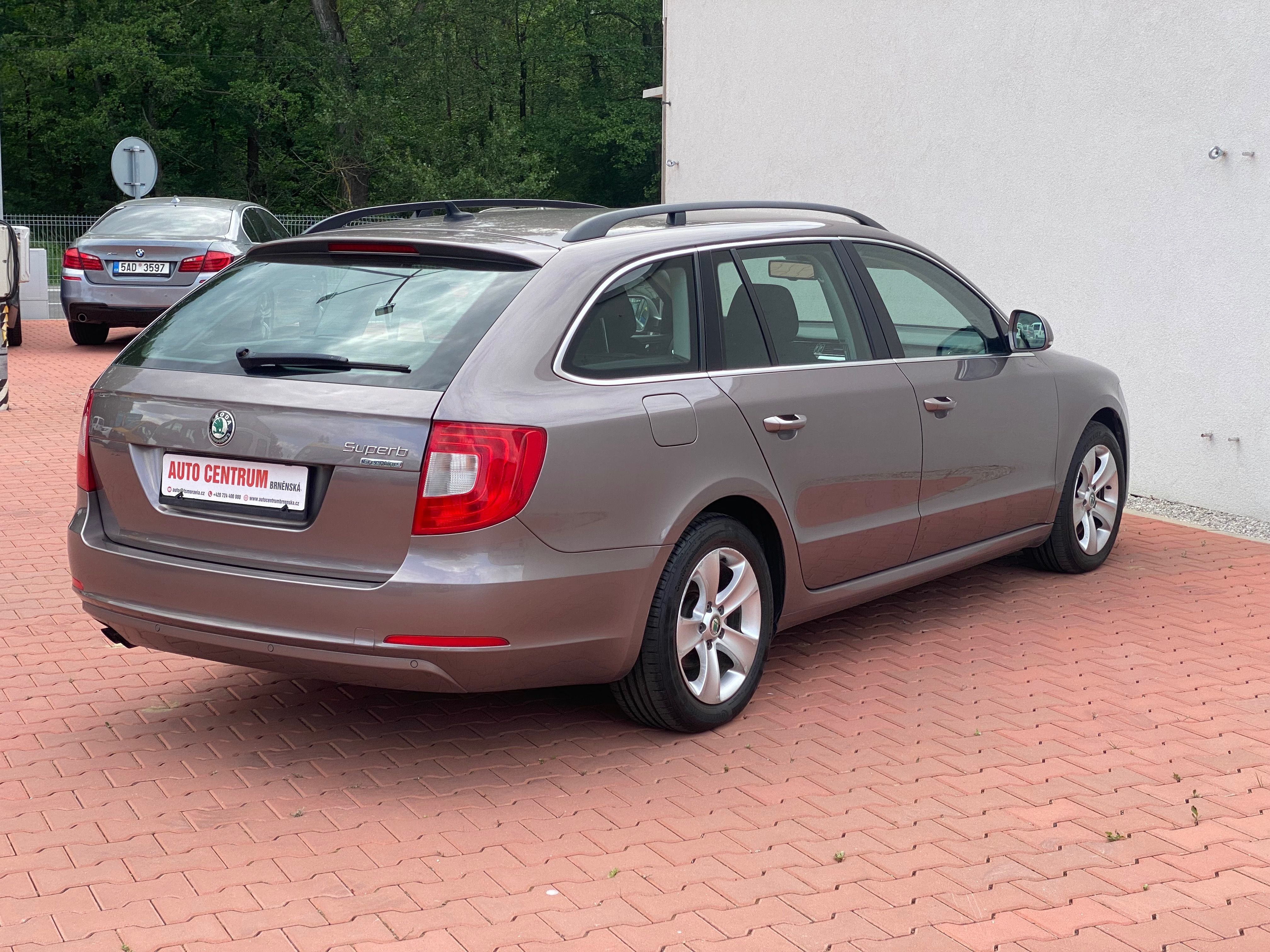 Škoda Superb, ŠKODA SUPERB 2011 kombi manual - fotka 6