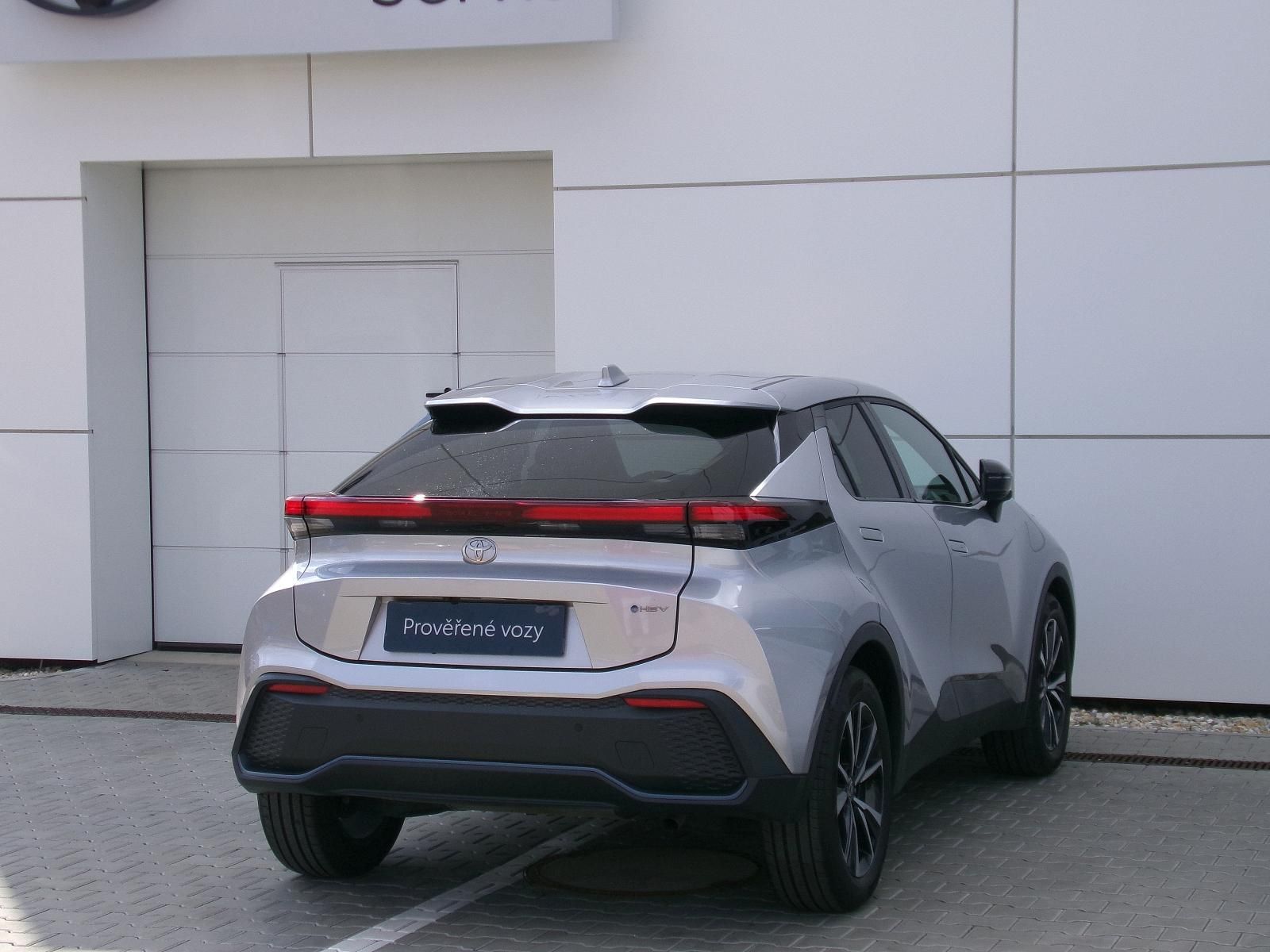 Toyota C-HR, STYLE 1,8 HYBRID 90kW - fotka 3