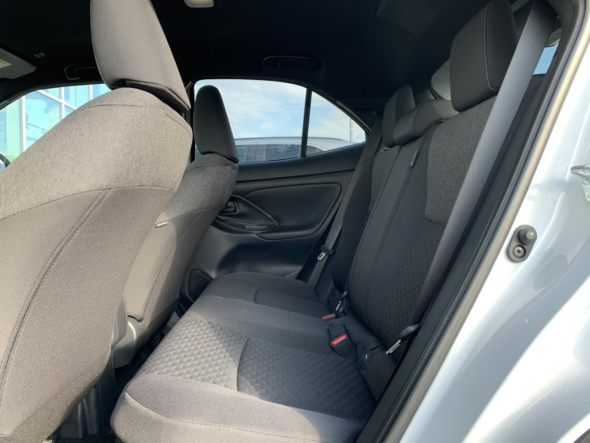 Toyota Yaris Cross, YARIS CROSS STYLE 1,5 HEV 96kW - fotka 6