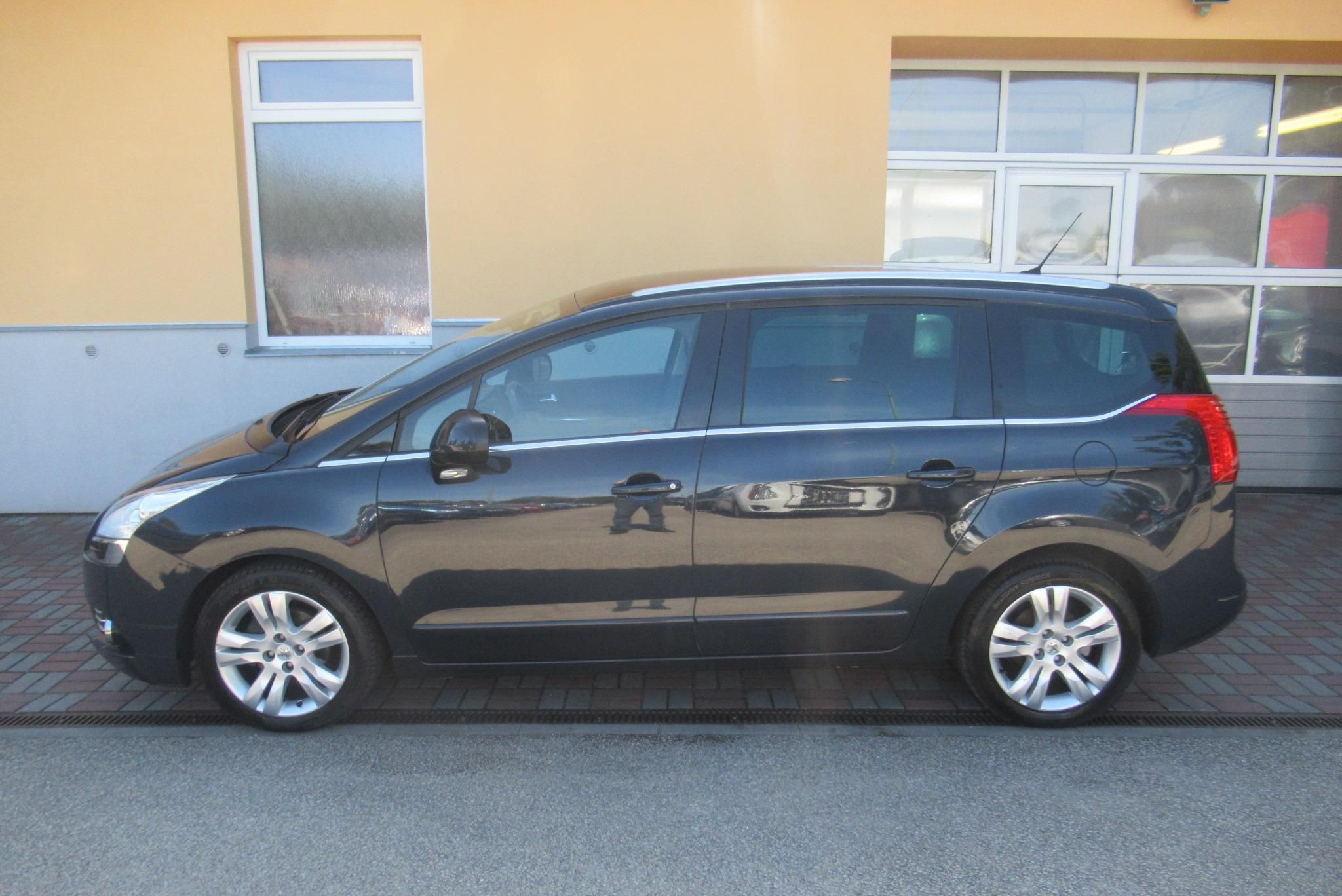 Peugeot 5008, 1.6 HDi AUT.KLIMA TAŽNÉ 7 MÍST - fotka 6