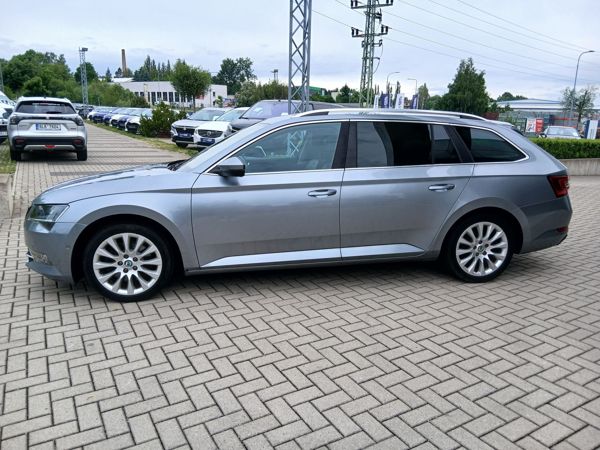Škoda Superb, 2.0 TDI 140kW 4x4 L&K DSG - fotka 3